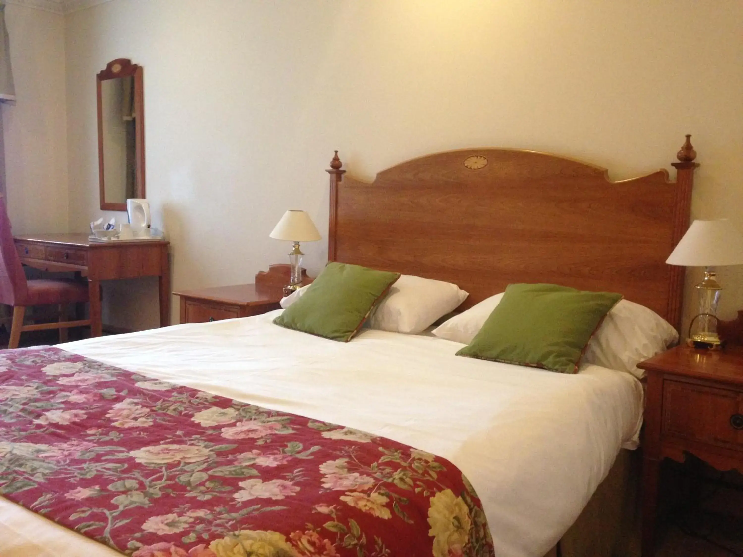 Photo of the whole room, Bed in Troy Hotel Photo of the whole room, Bed in Troy Hotel