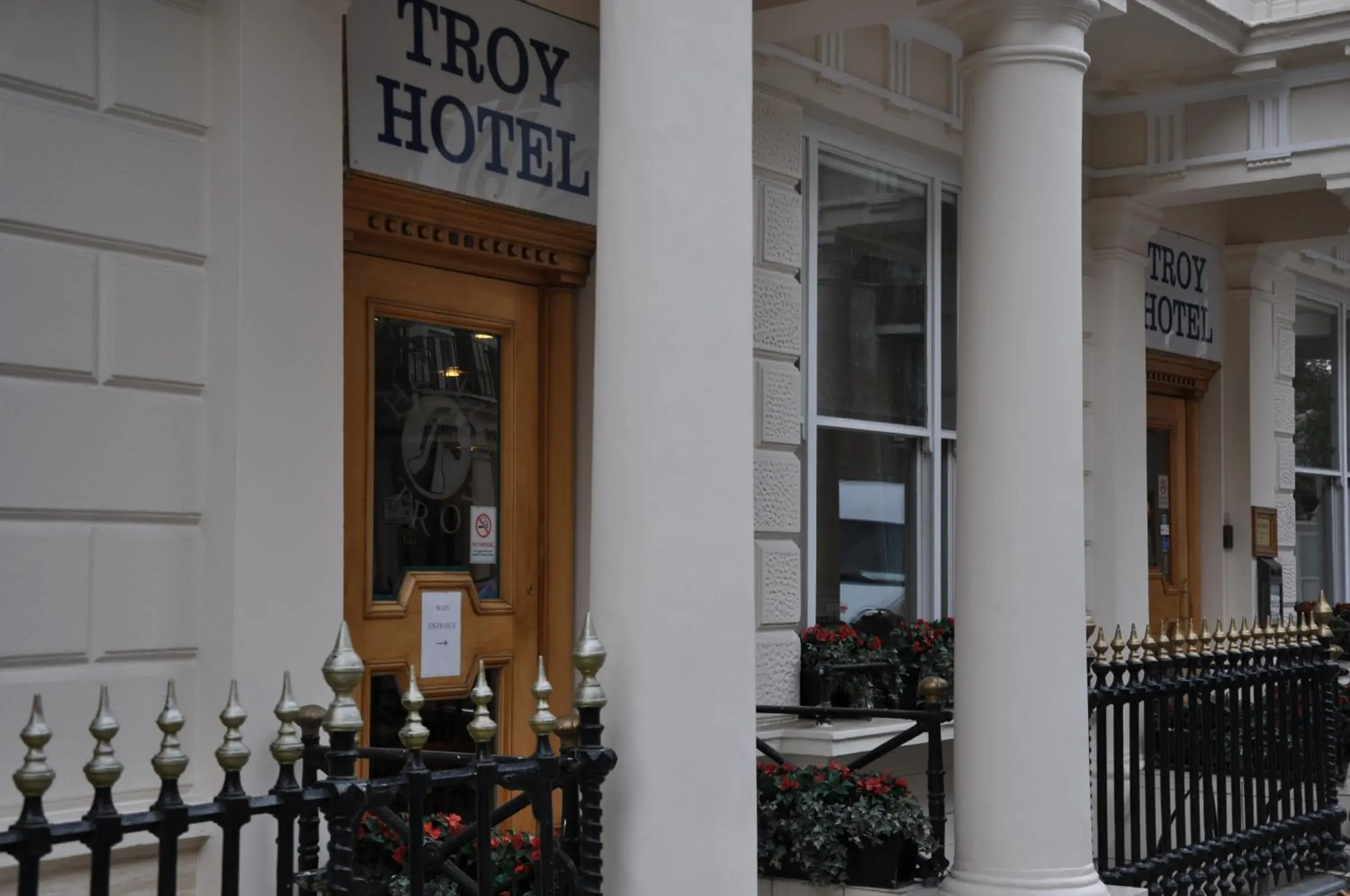 Facade/entrance in Troy Hotel Facade/entrance in Troy Hotel