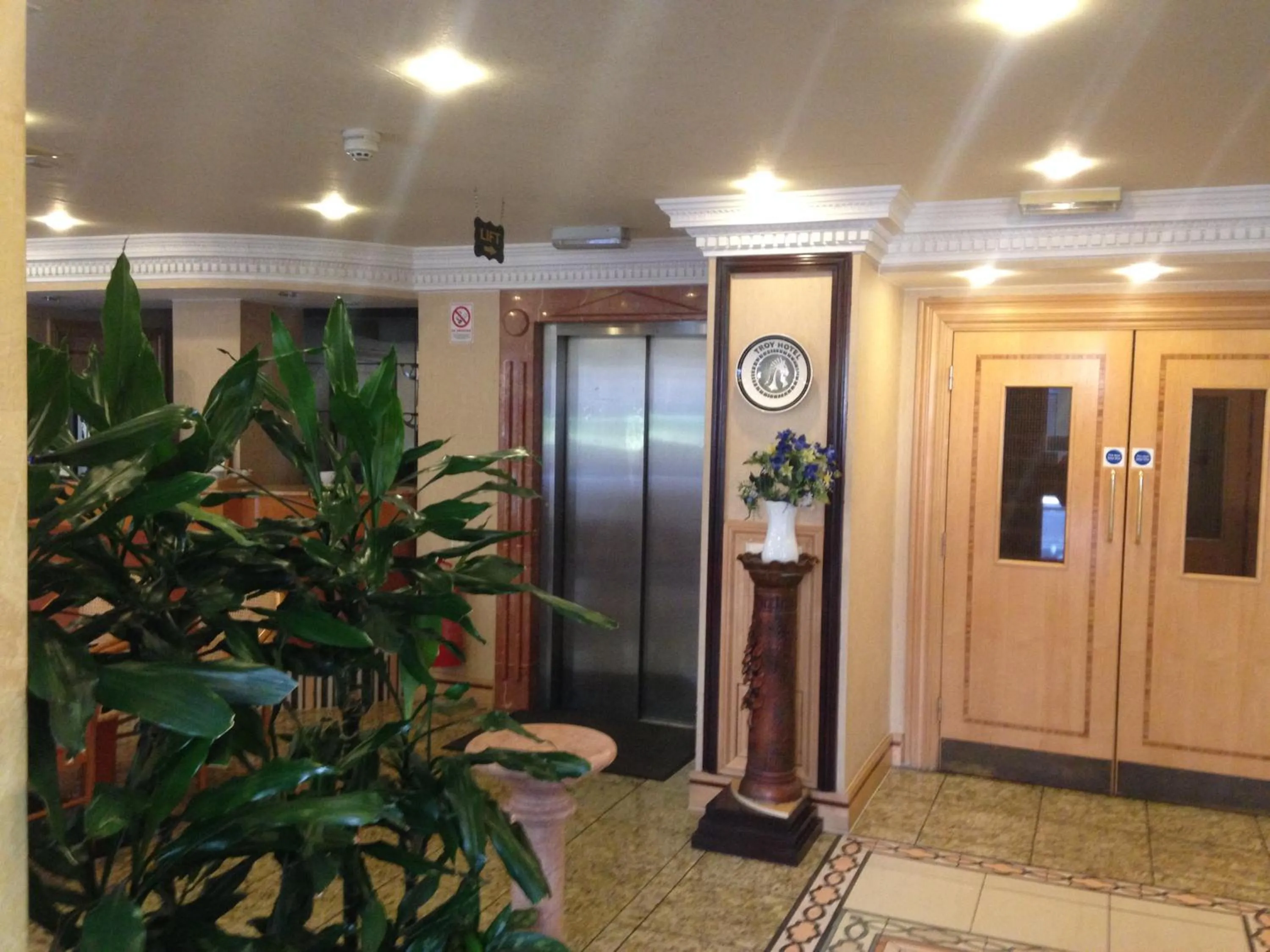 Lobby or reception in Troy Hotel