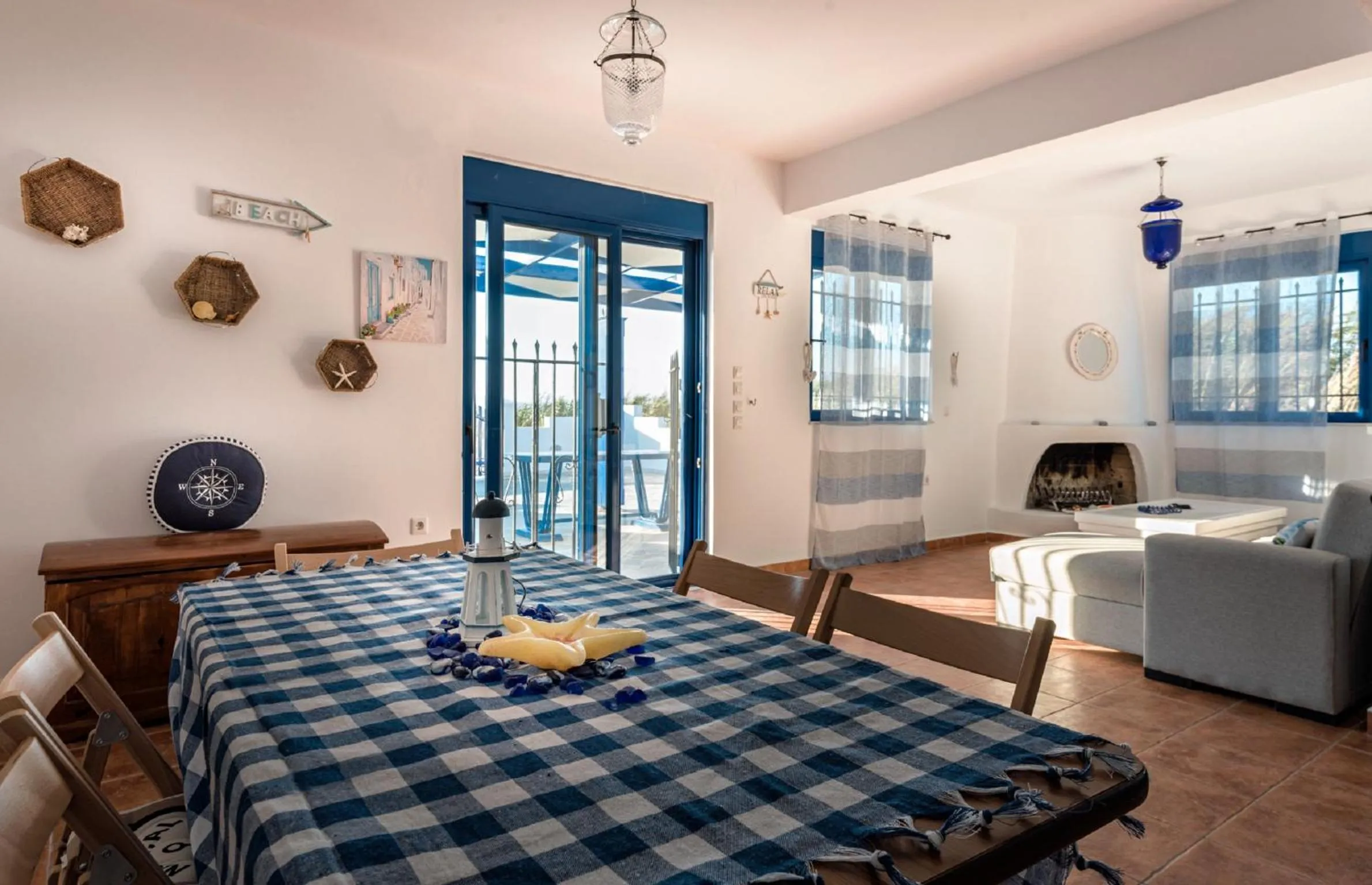 Communal lounge/ TV room in Nautilus Beach House