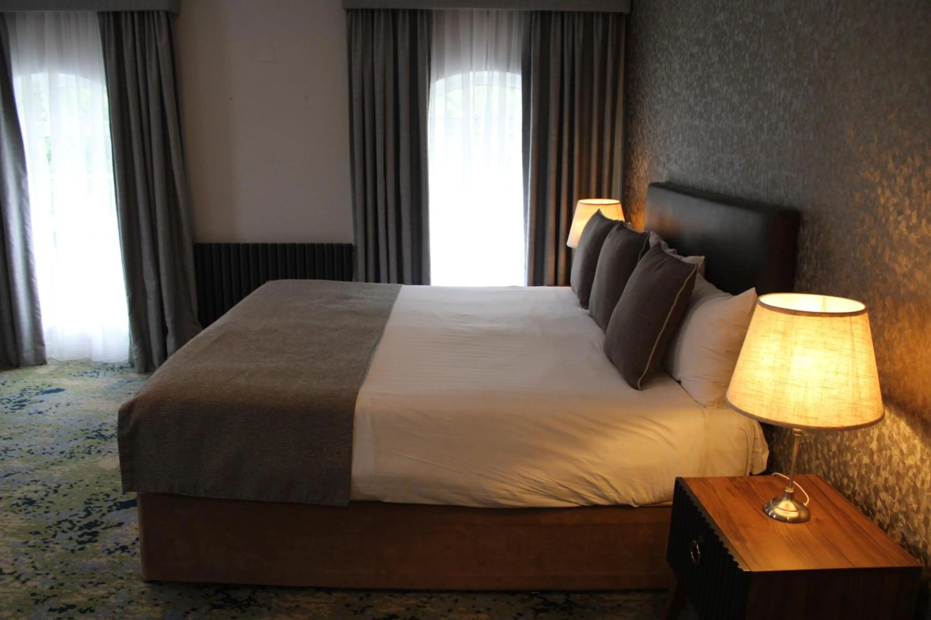 Bedroom, Bed in Woodford Dolmen Hotel Carlow