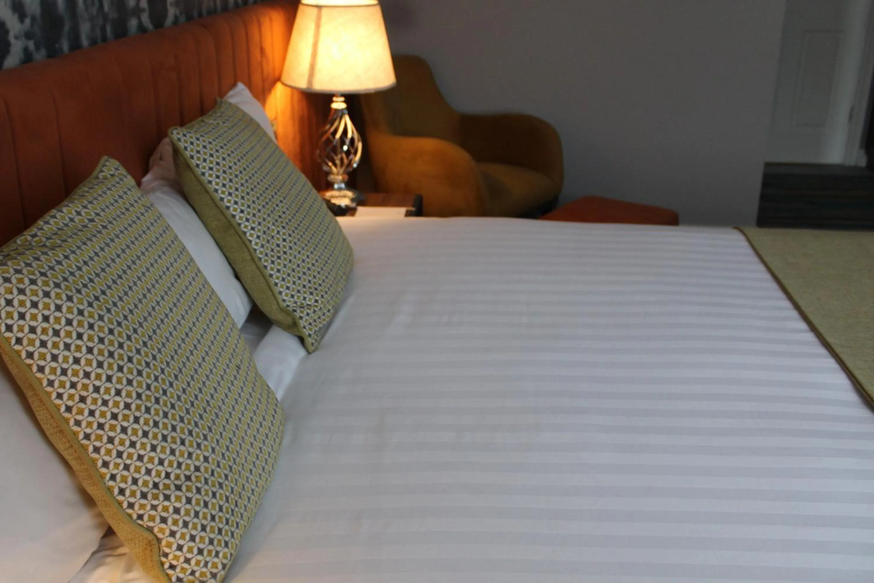 Bedroom, Bed in Woodford Dolmen Hotel Carlow