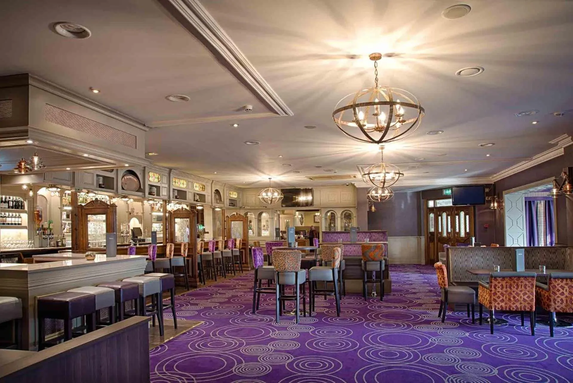 Lounge or bar in Woodford Dolmen Hotel Carlow