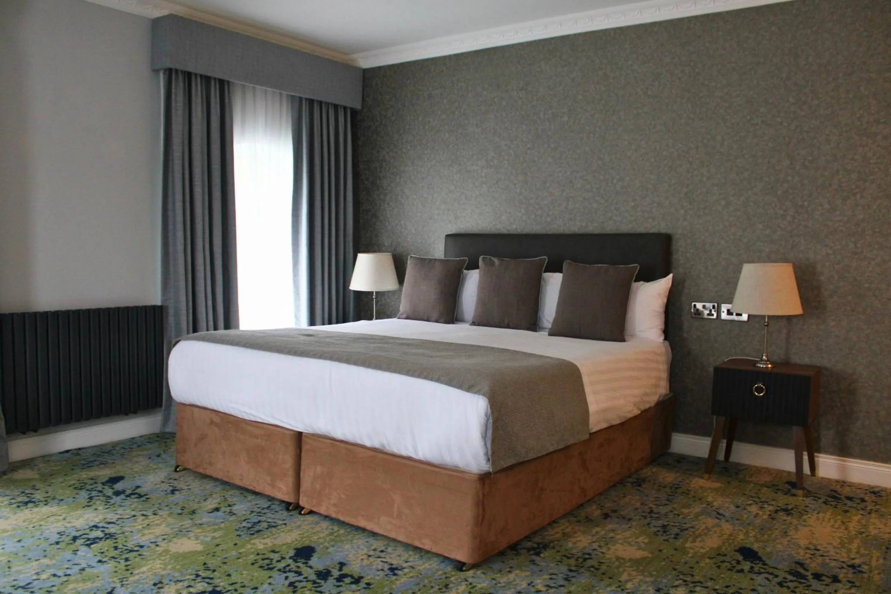 Bedroom, Bed in Woodford Dolmen Hotel Carlow