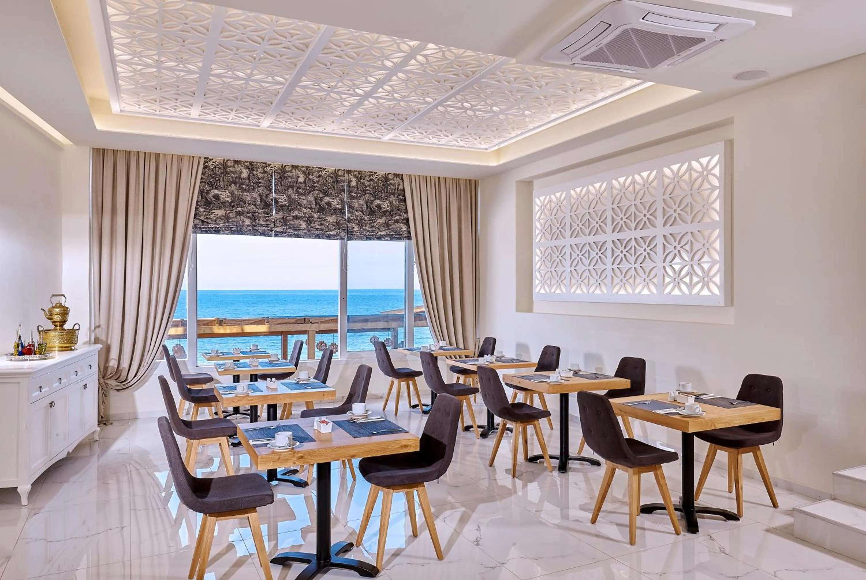 Restaurant/places to eat in Vasia Boulevard Hotel (Adults Only)