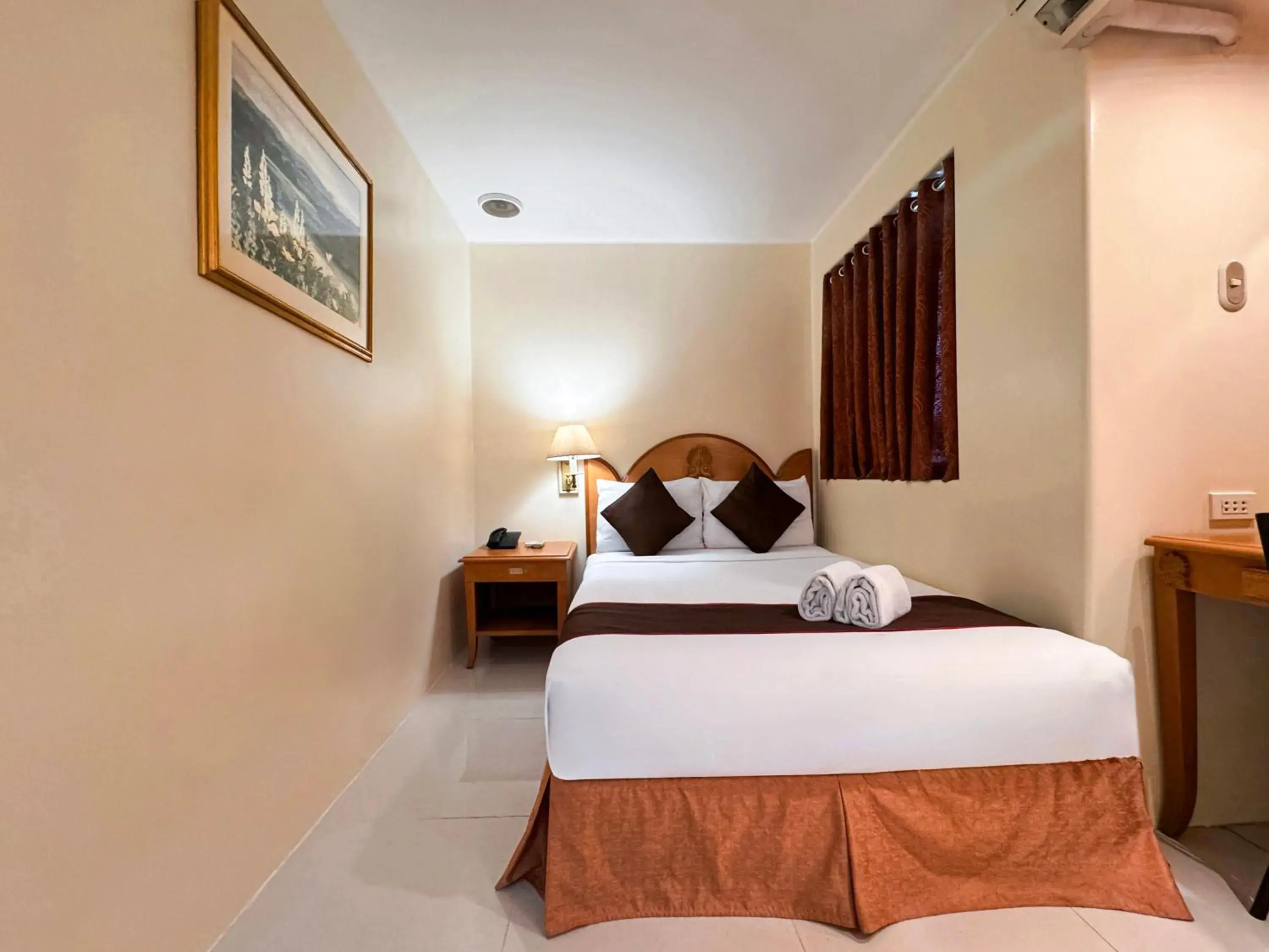 Bed in Palladium Suites Hotel Bed in Palladium Suites Hotel