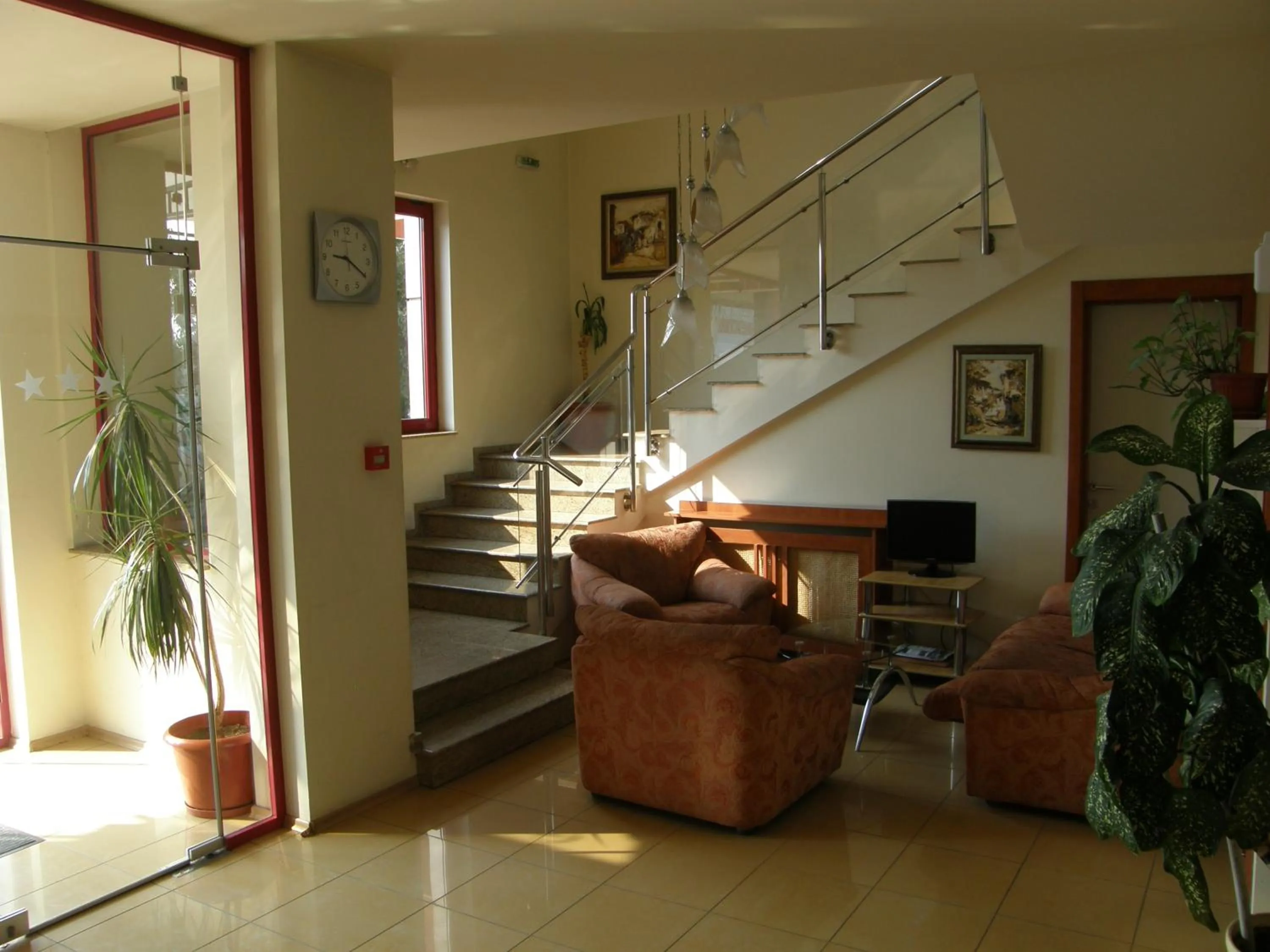 Communal lounge/ TV room in Philippopolis Hotel