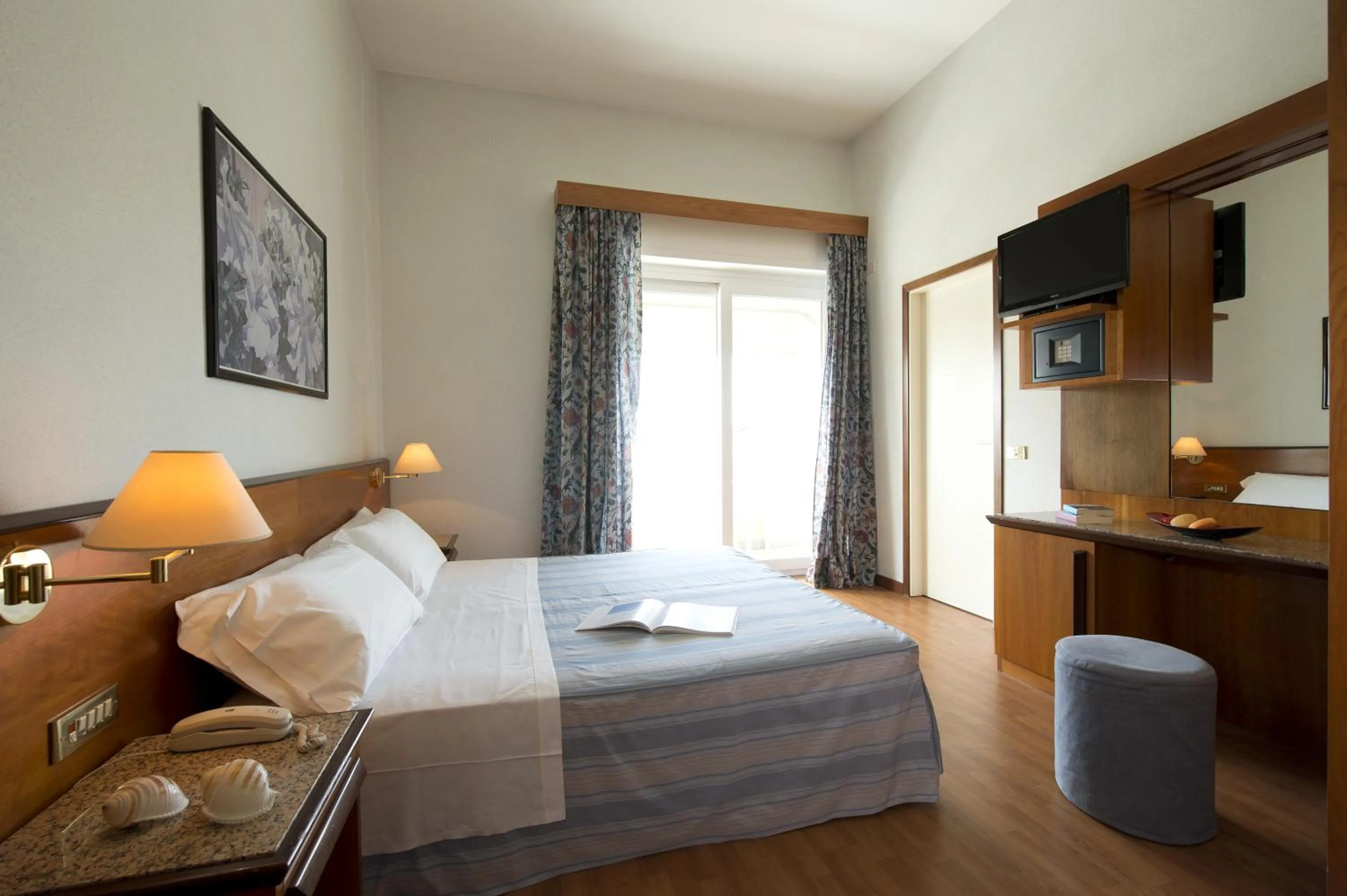 Day, Bed in Hotel Giulia