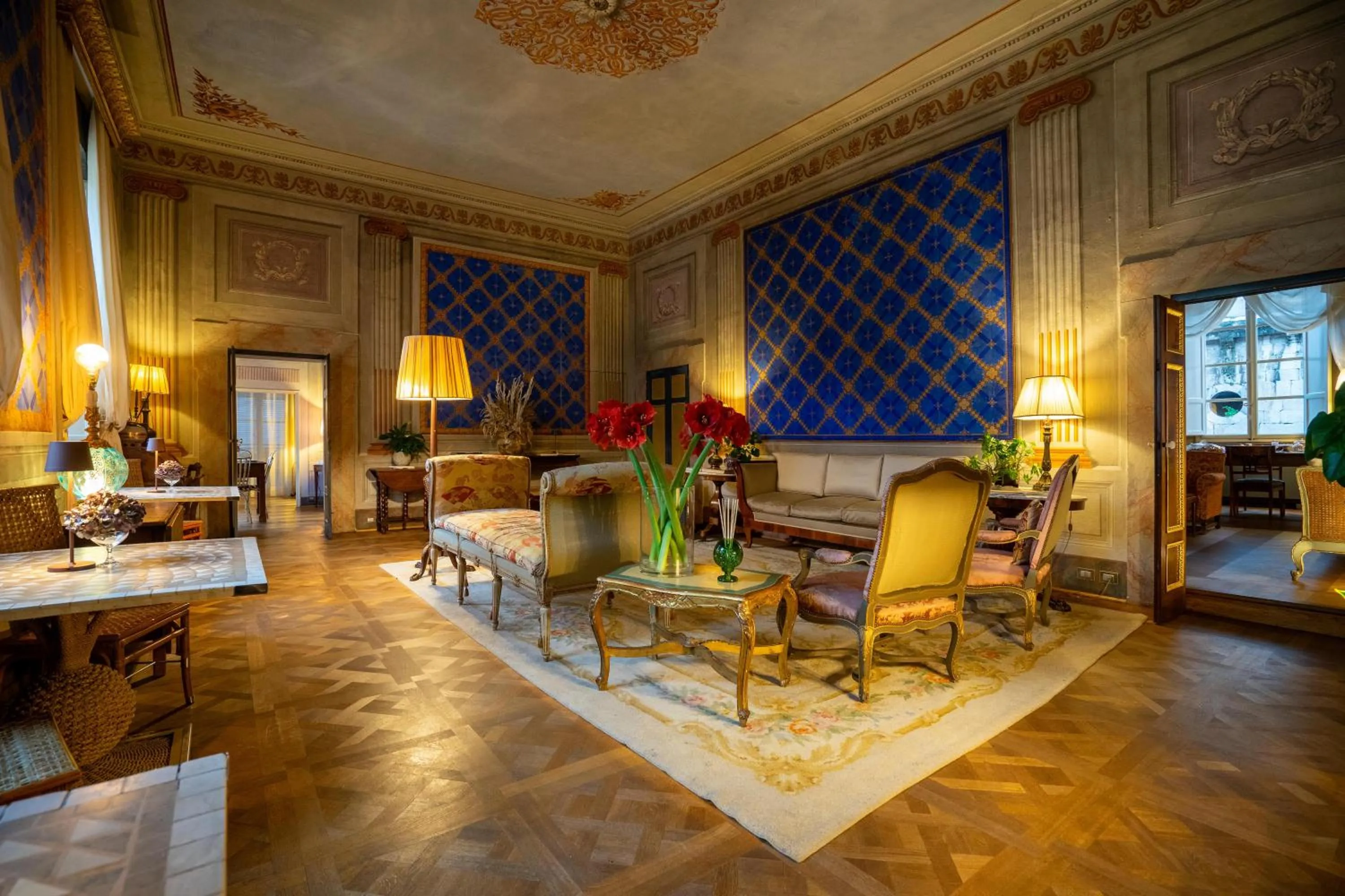 Communal lounge/ TV room in Palazzo Rocchi - Residenza D'Epoca