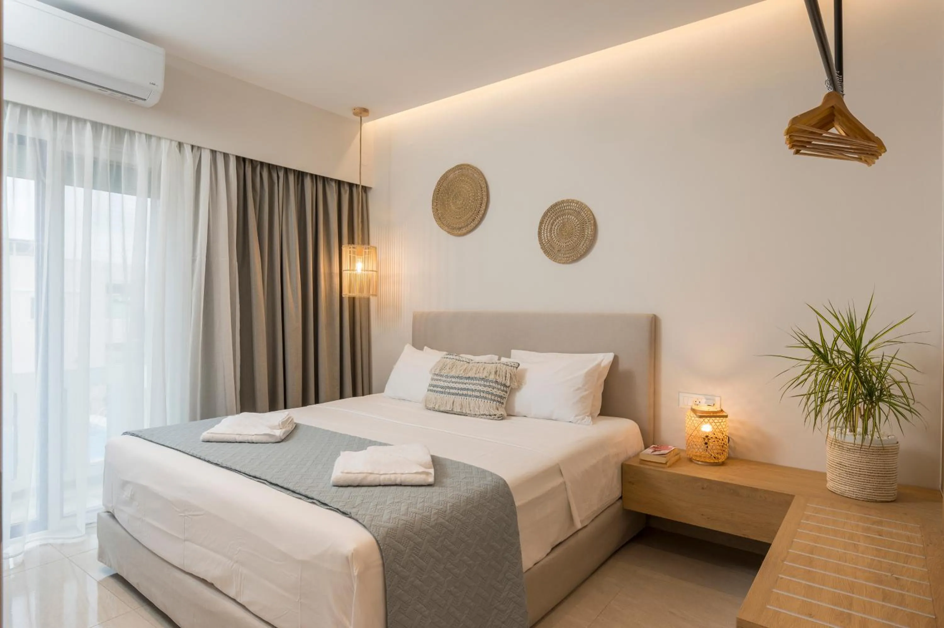 Bed in Esplanade Apartments - Heated Pool