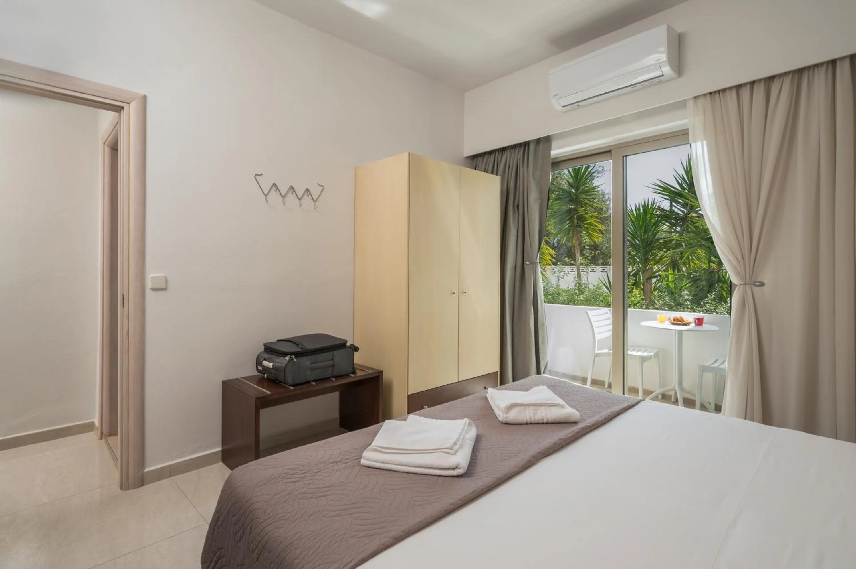 Bed in Esplanade Apartments - Heated Pool