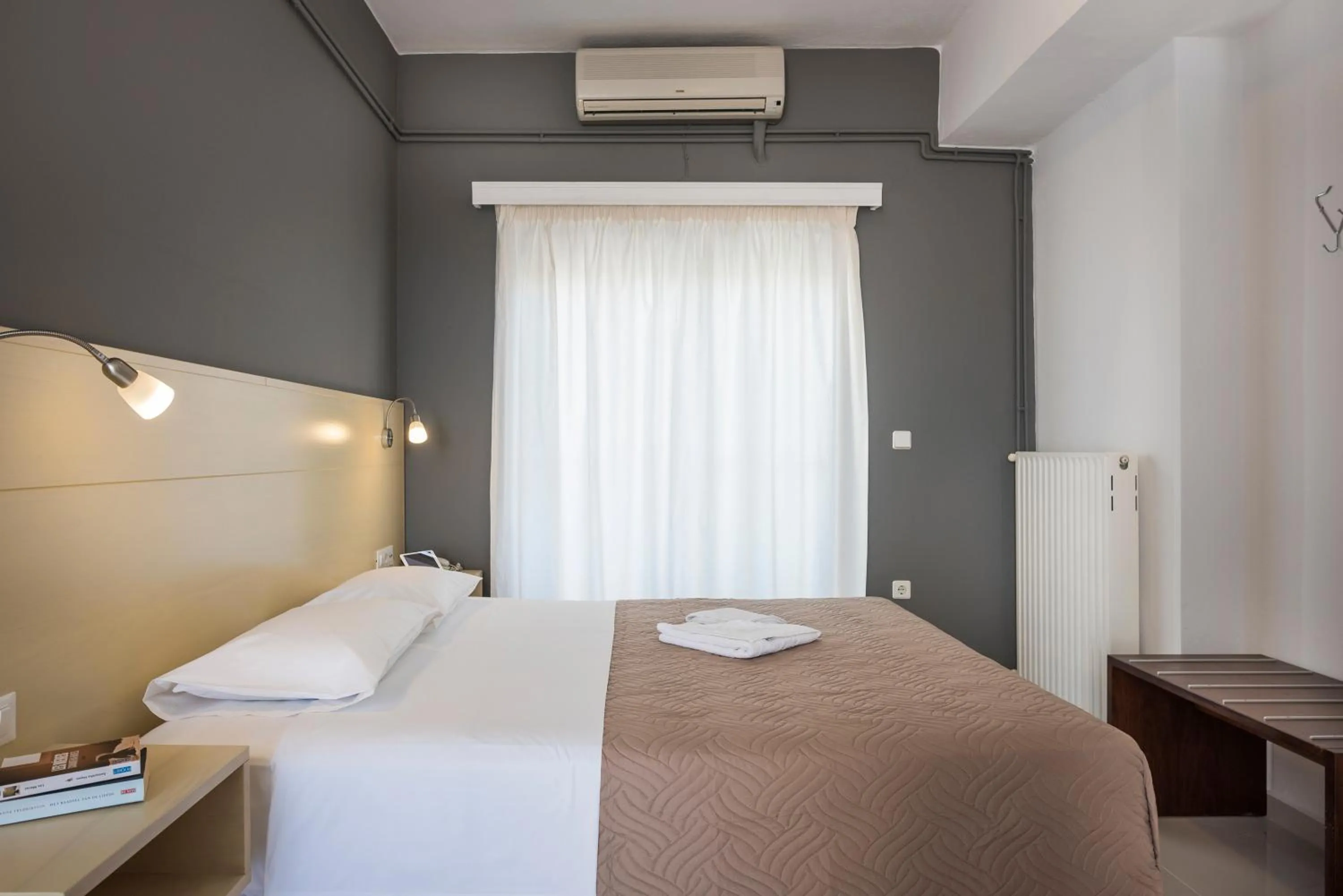 Bed in Esplanade Apartments - Heated Pool