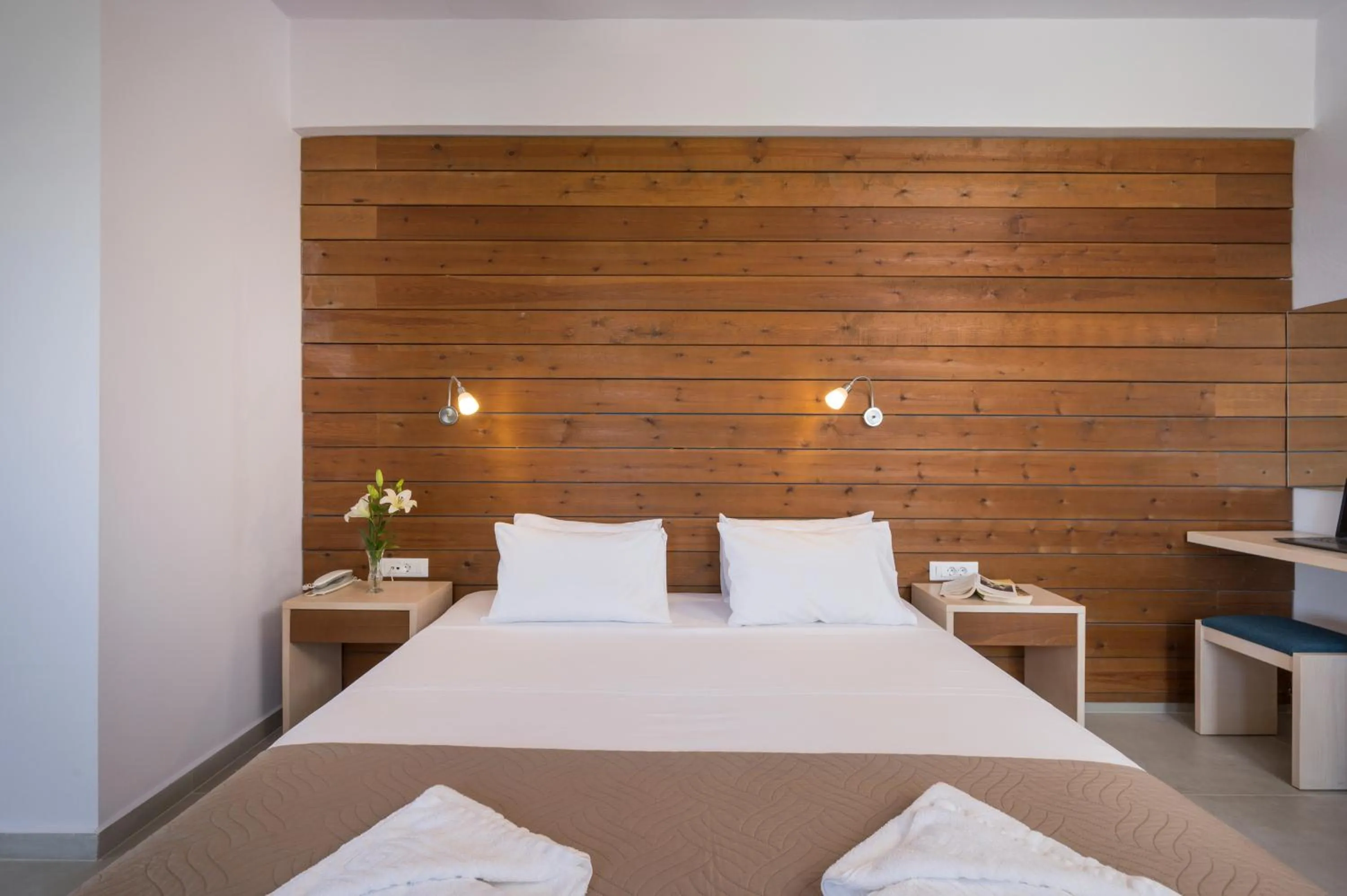 Bed in Esplanade Apartments - Heated Pool