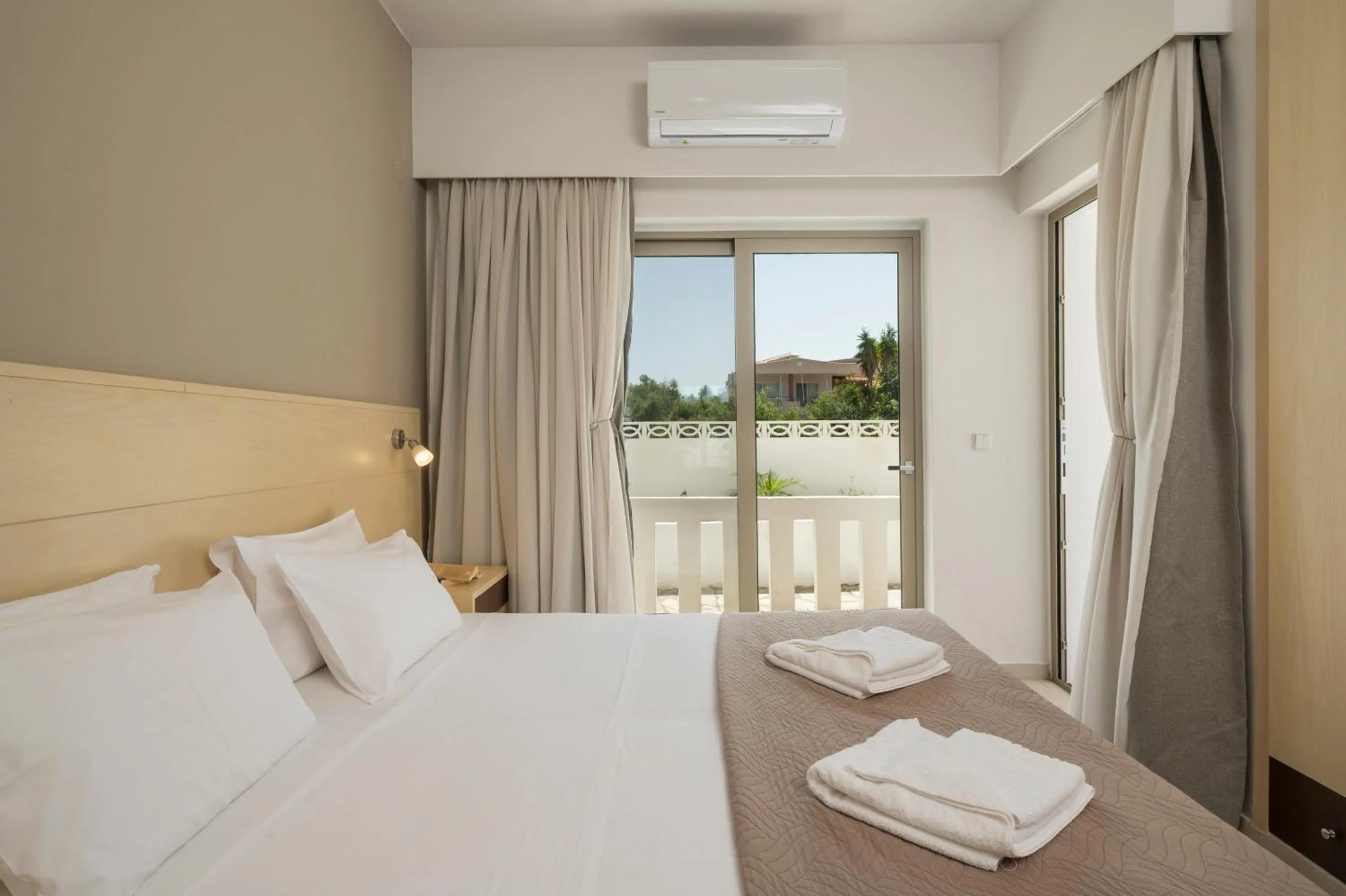 Bed in Esplanade Apartments - Heated Pool