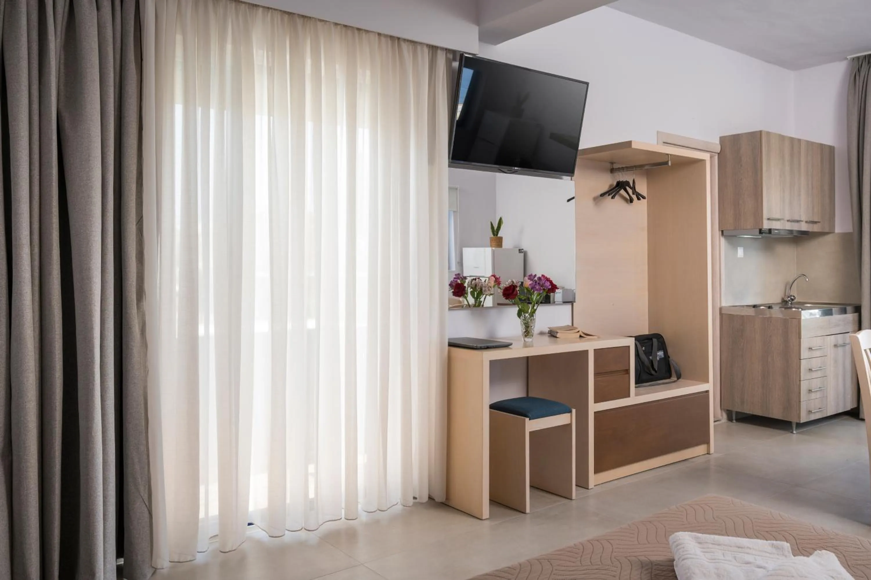 TV and multimedia in Esplanade Apartments - Heated Pool