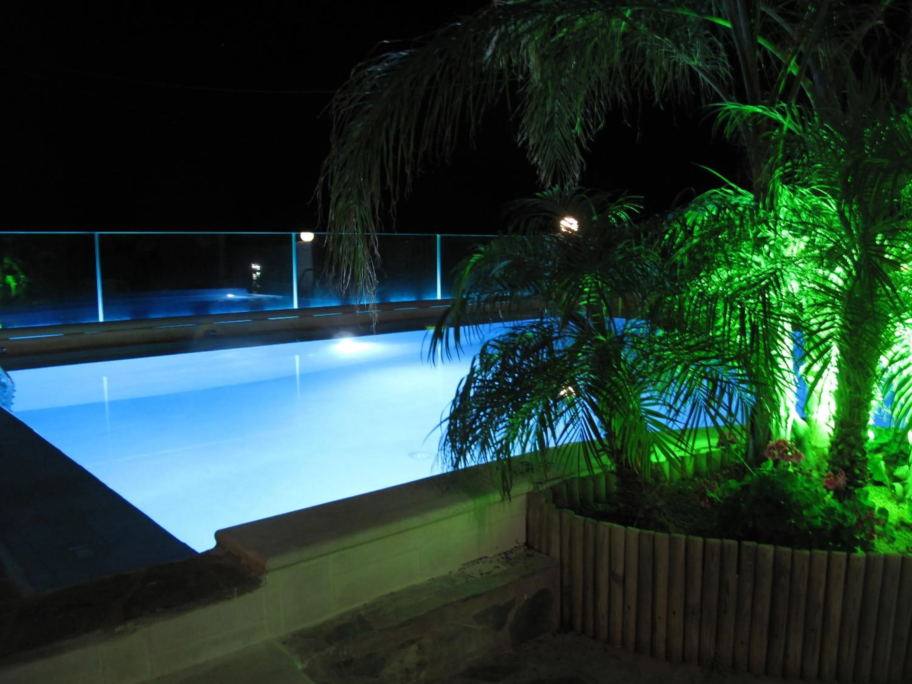 Swimming pool in Esplanade Apartments - Heated Pool