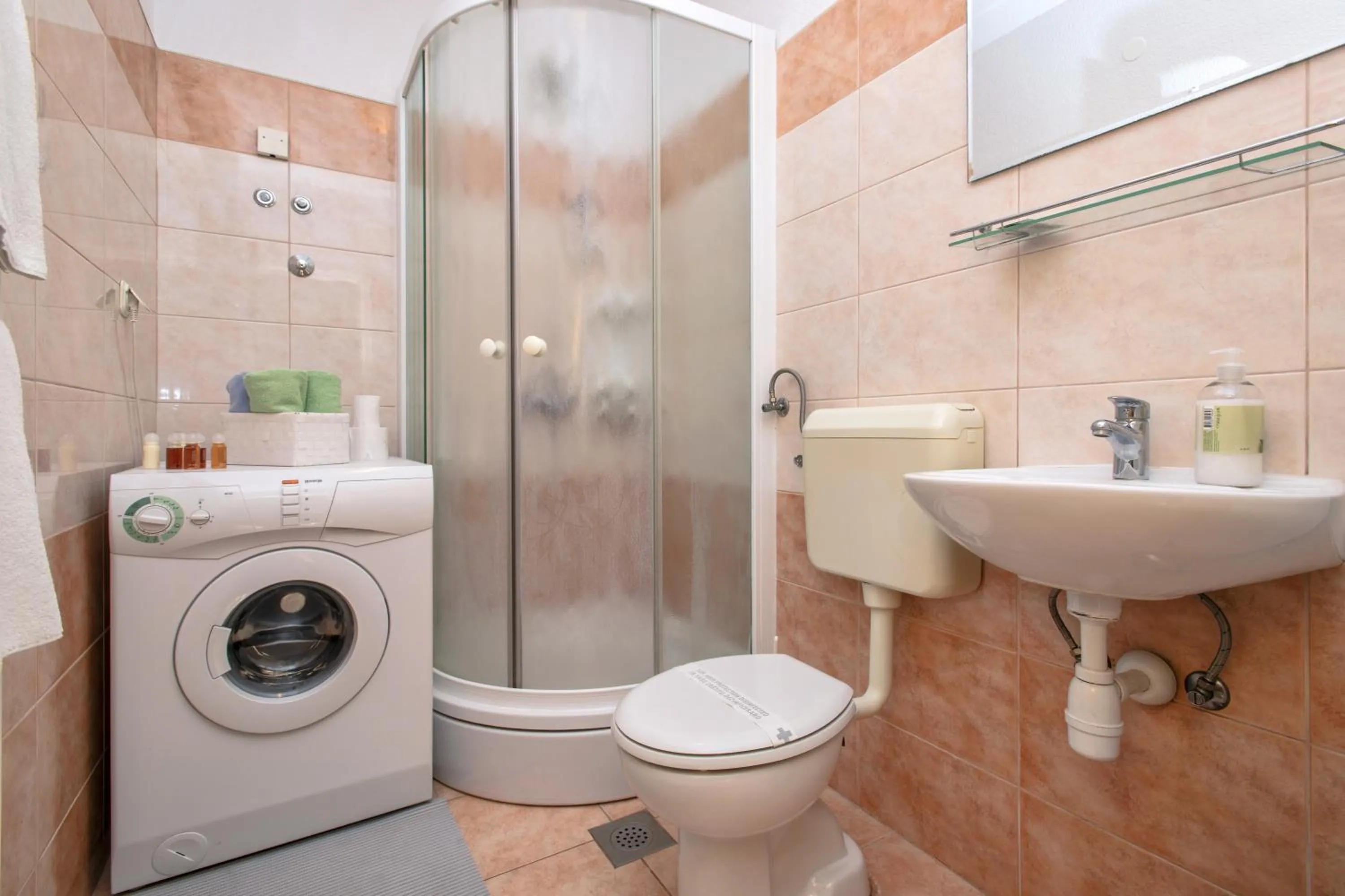 Bathroom in Apartments Jakic