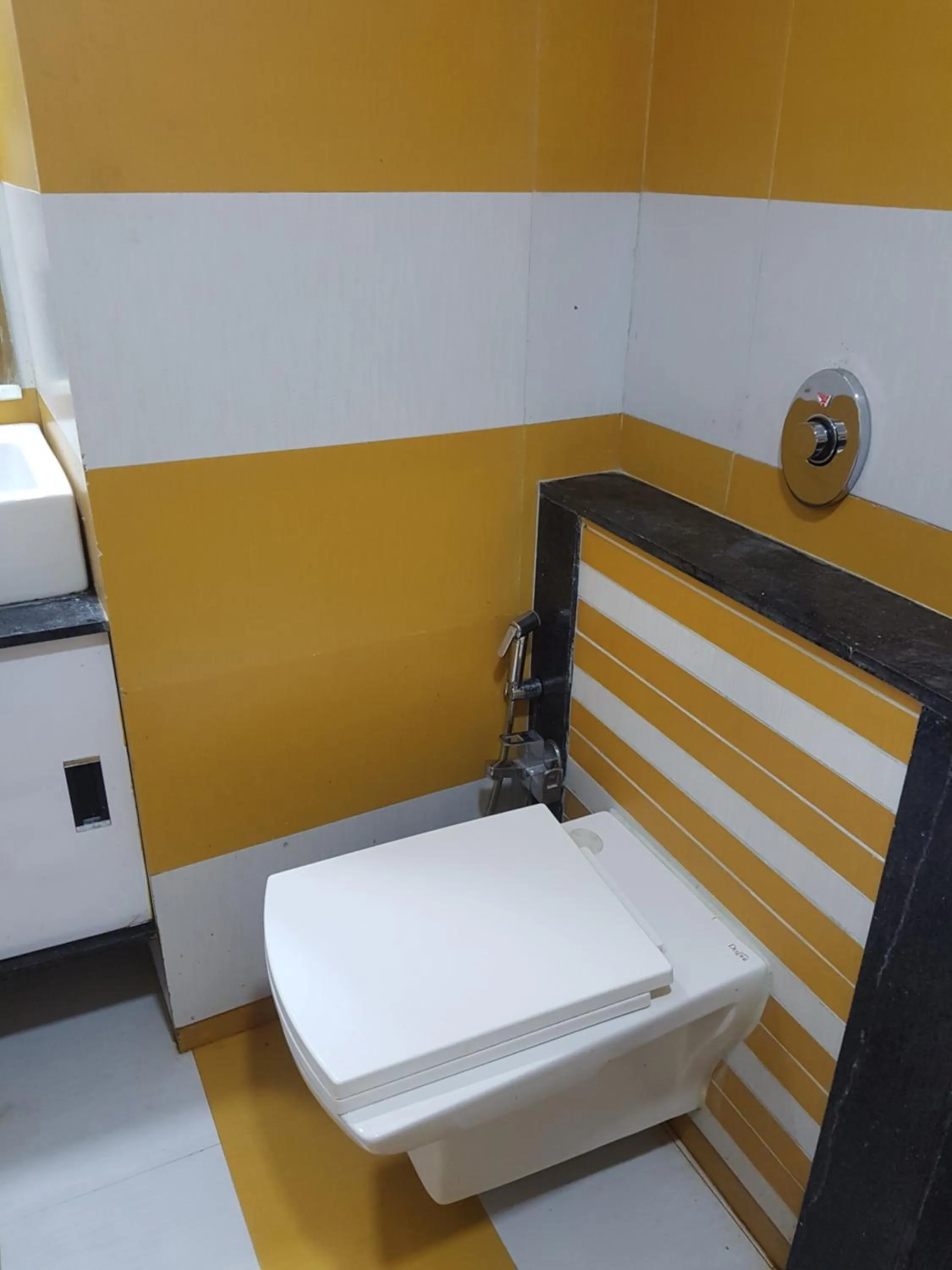 Bathroom in Hotel Laabh