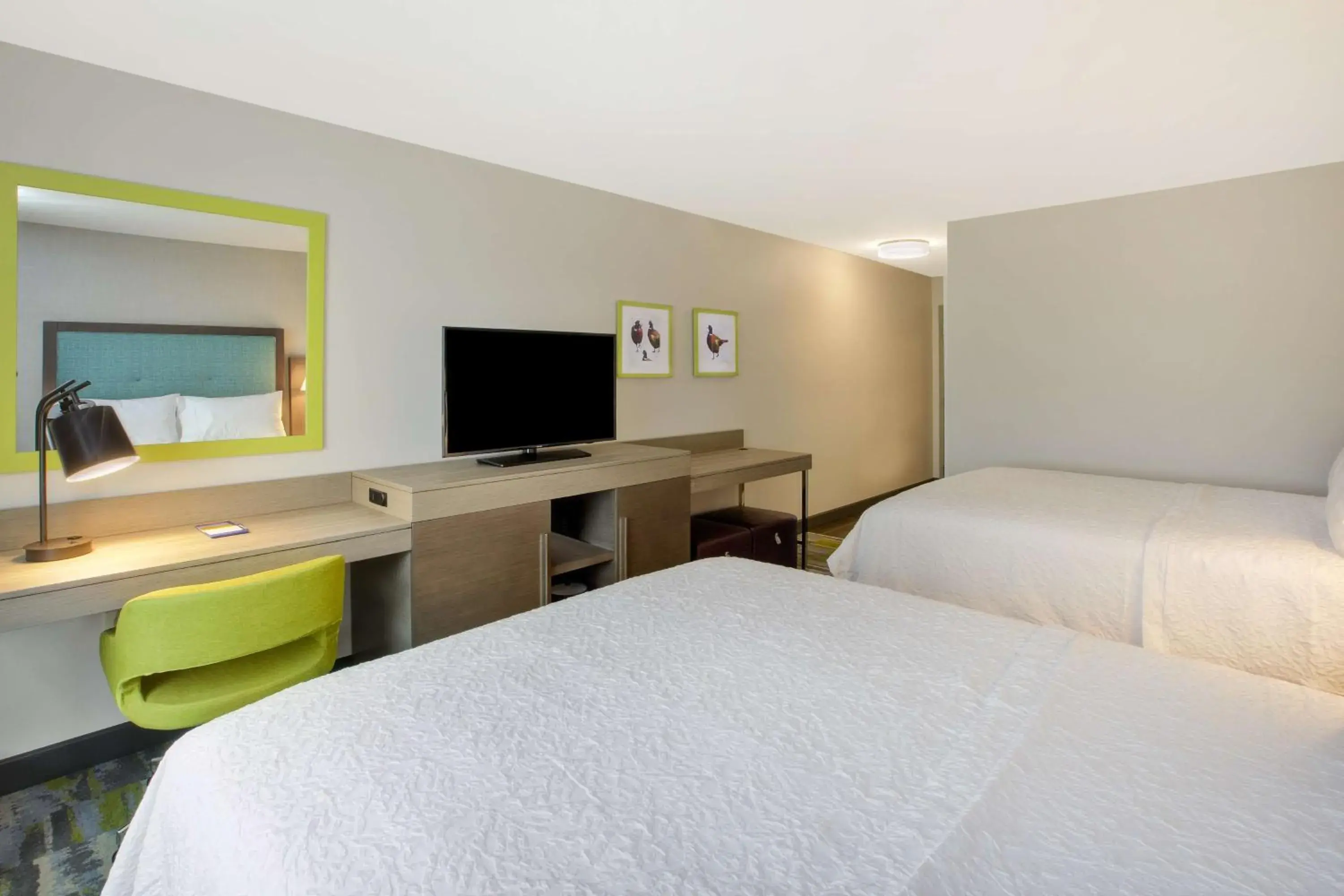Bedroom, Bed in Hampton Inn & Suites By Hilton, Southwest Sioux Falls Bedroom, Bed in Hampton Inn & Suites By Hilton, Southwest Sioux Falls