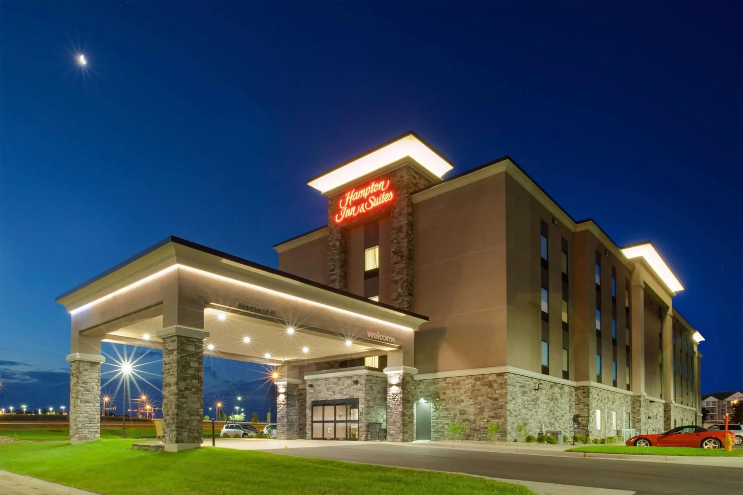 Property building in Hampton Inn & Suites By Hilton, Southwest Sioux Falls Property building in Hampton Inn & Suites By Hilton, Southwest Sioux Falls