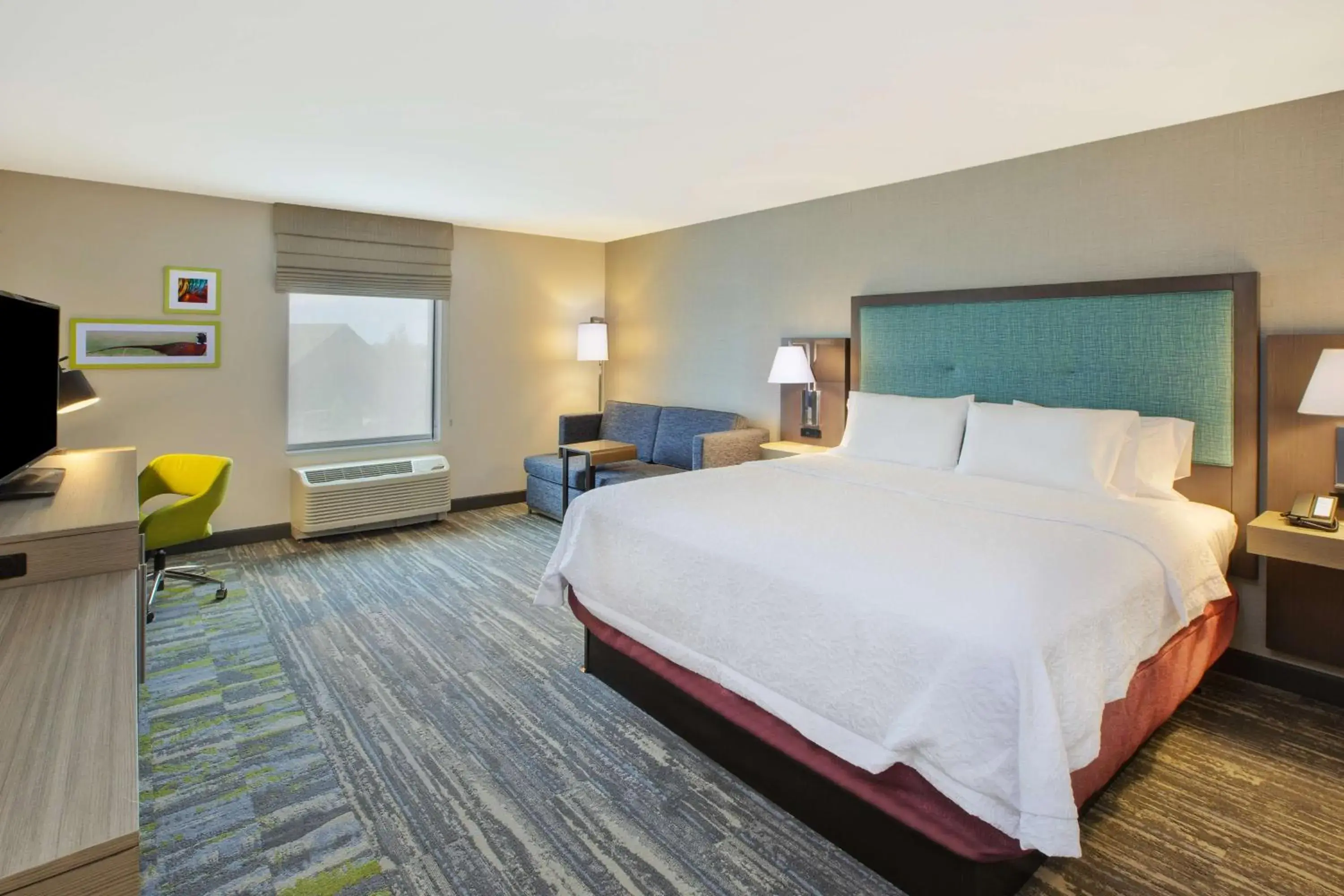 Bedroom, Bed in Hampton Inn & Suites By Hilton, Southwest Sioux Falls Bedroom, Bed in Hampton Inn & Suites By Hilton, Southwest Sioux Falls