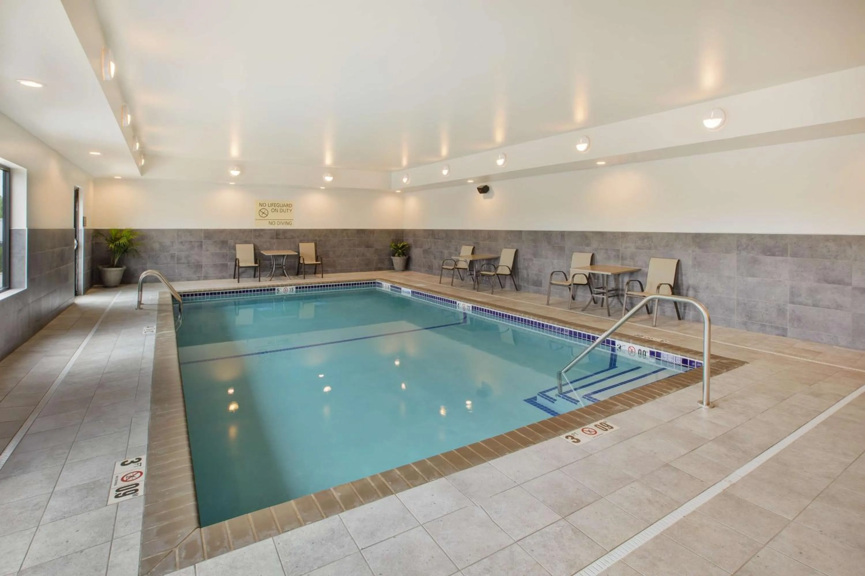 Pool view in Hampton Inn & Suites By Hilton, Southwest Sioux Falls