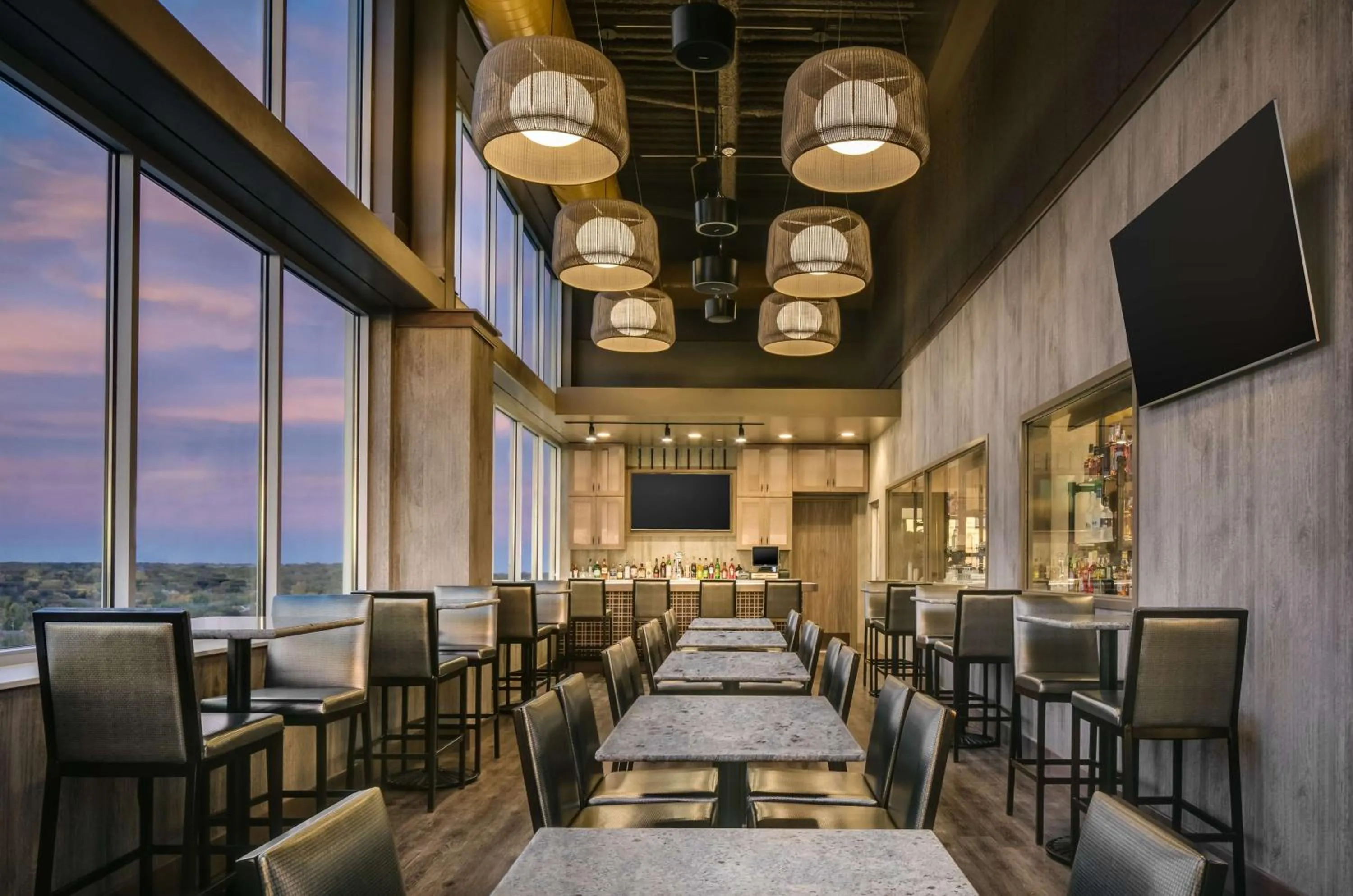 Lounge or bar in Hilton Garden Inn Iowa City Downtown University