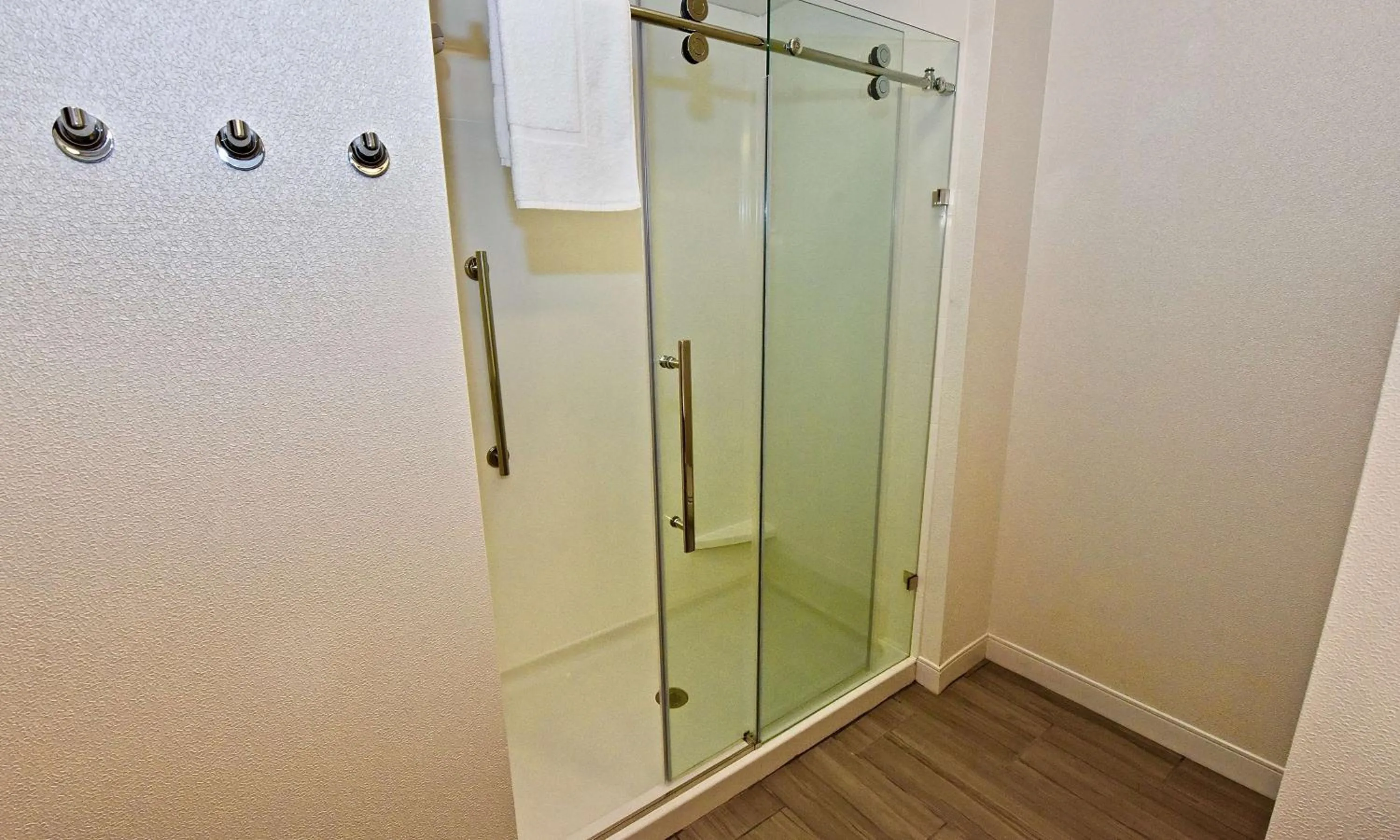 Bedroom in Hampton Inn By Hilton Kirksville MO