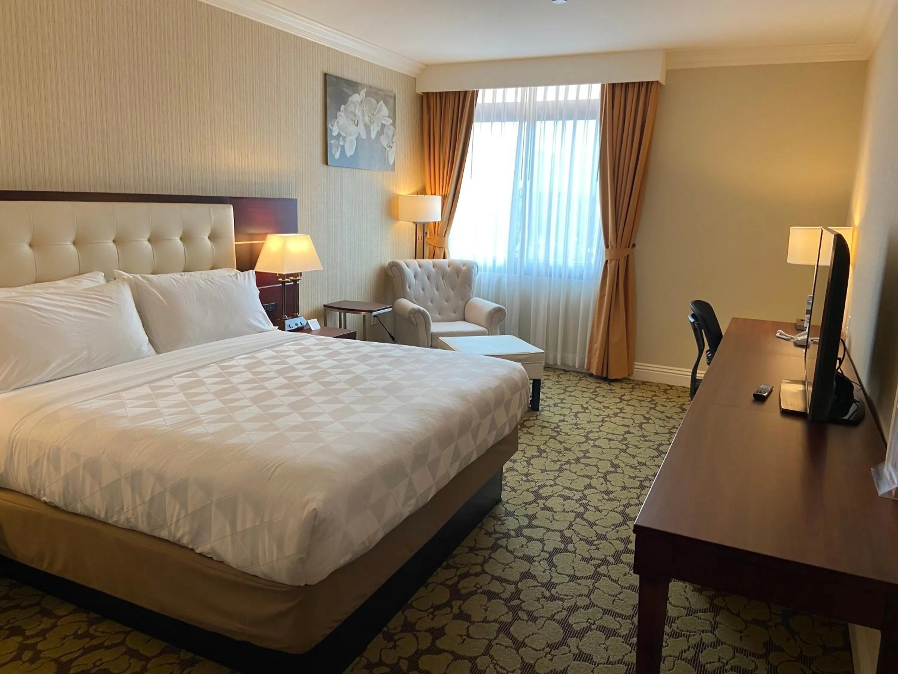 Photo of the whole room, Bed in Holiday Inn El Monte - Los Angeles by IHG