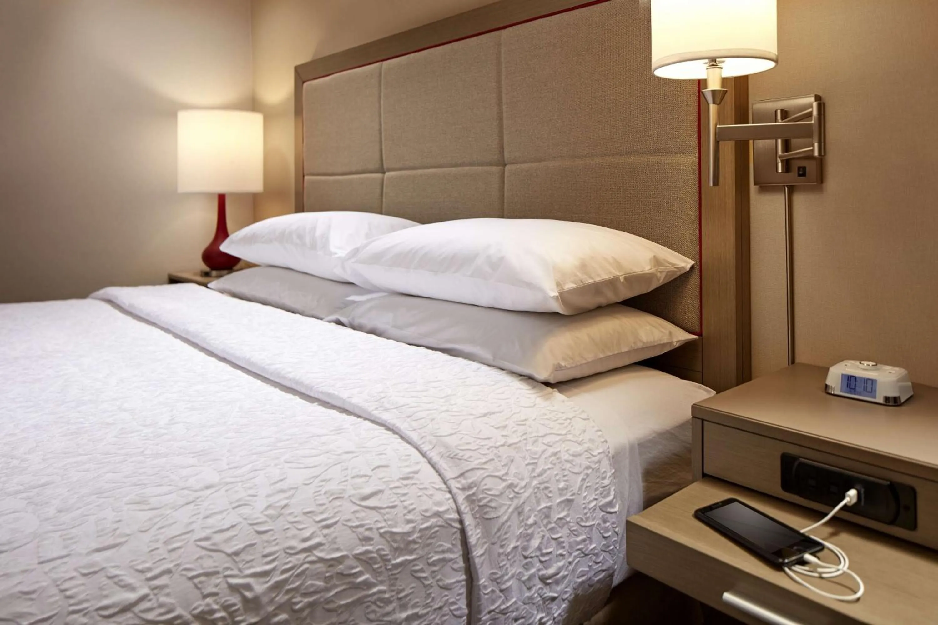 Bed in Hampton Inn Long Beach Airport, Ca