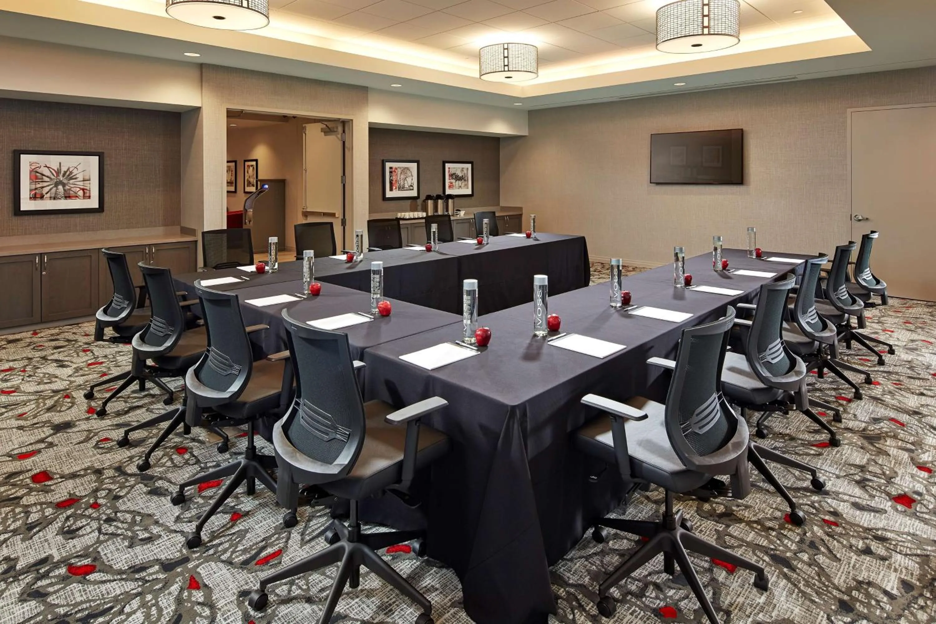 Meeting/conference room in Hampton Inn Long Beach Airport, Ca