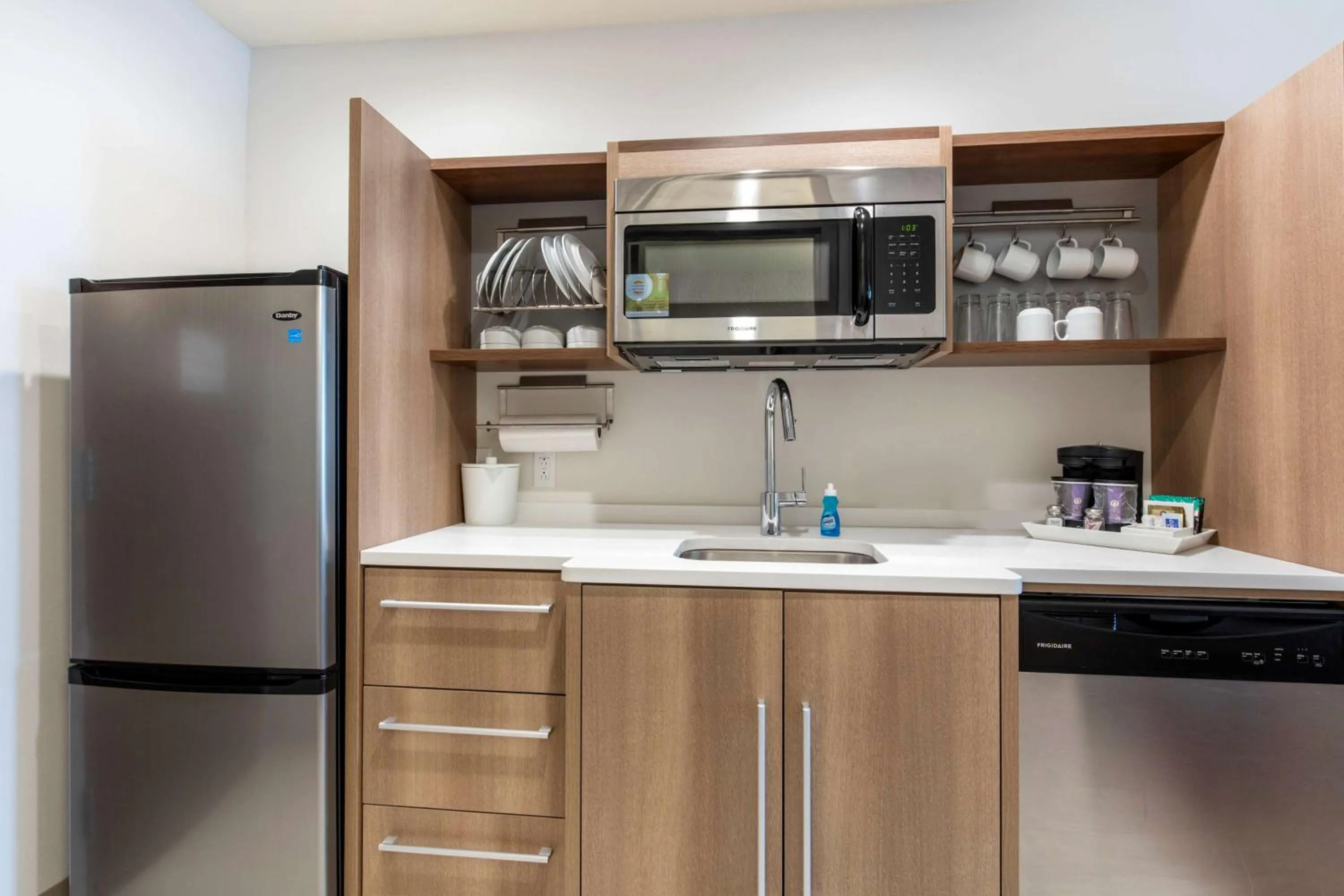 Kitchen or kitchenette in Home2 Suites By Hilton Olive Branch