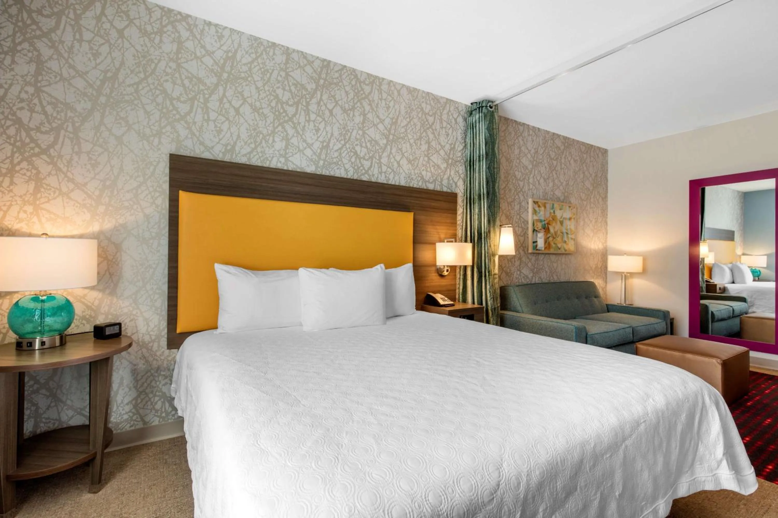 Living room, Bed in Home2 Suites By Hilton Olive Branch