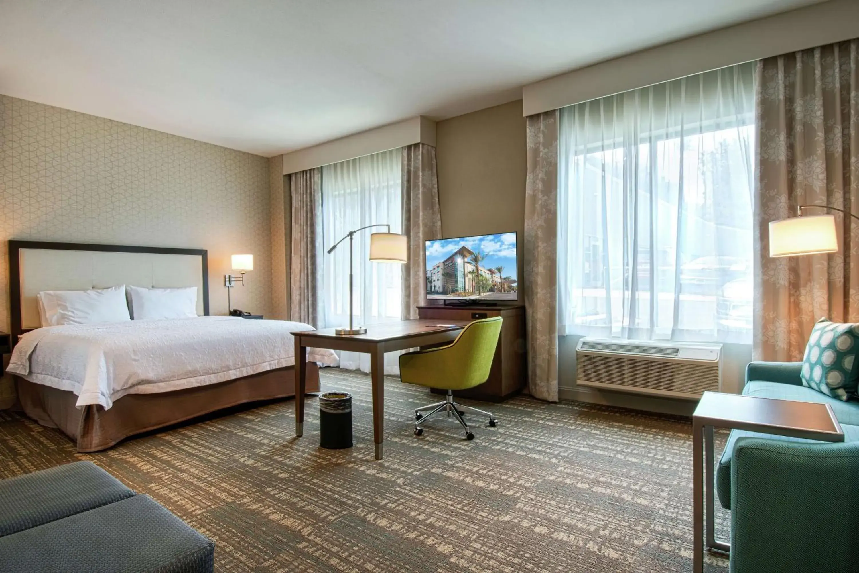 Bedroom, Bed in Hampton Inn & Suites by Hilton Mission Viejo Laguna San Juan Capistrano Bedroom, Bed in Hampton Inn & Suites by Hilton Mission Viejo Laguna San Juan Capistrano