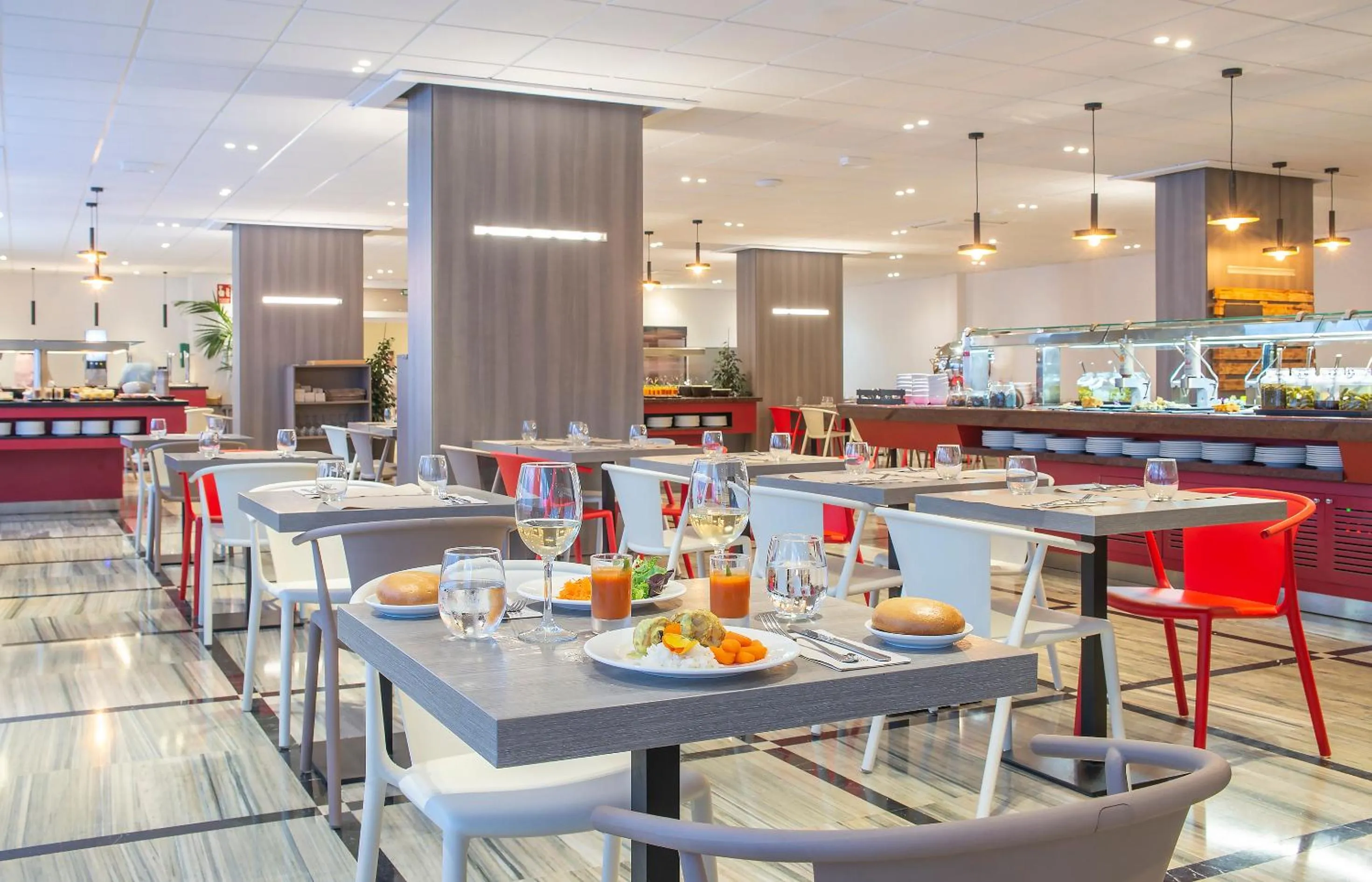 Dining area in Hotel Salou Sunset - Adults Recommended - by Pierre & Vacances