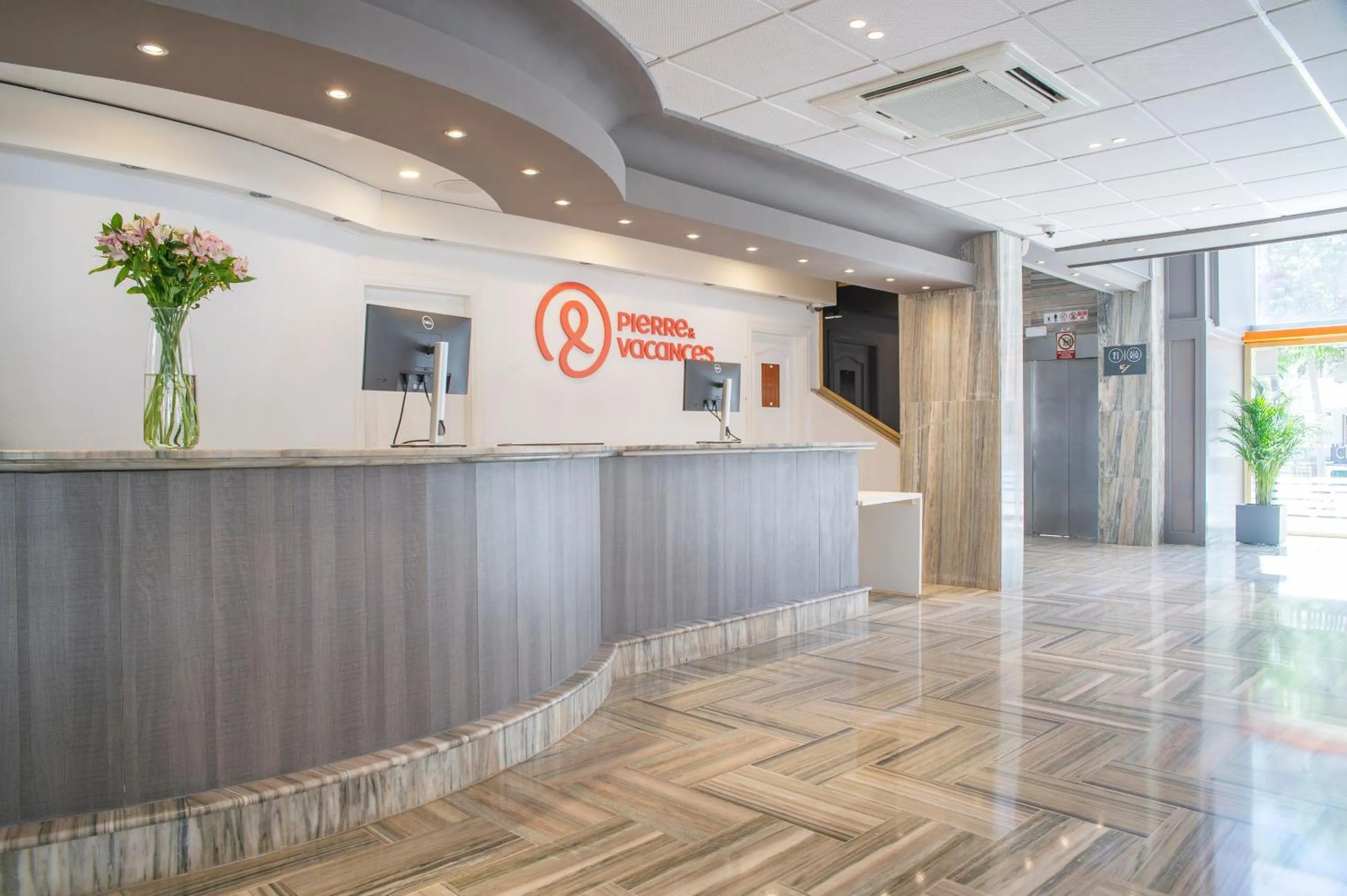 Lobby or reception in Hotel Salou Sunset - Adults Recommended - by Pierre & Vacances