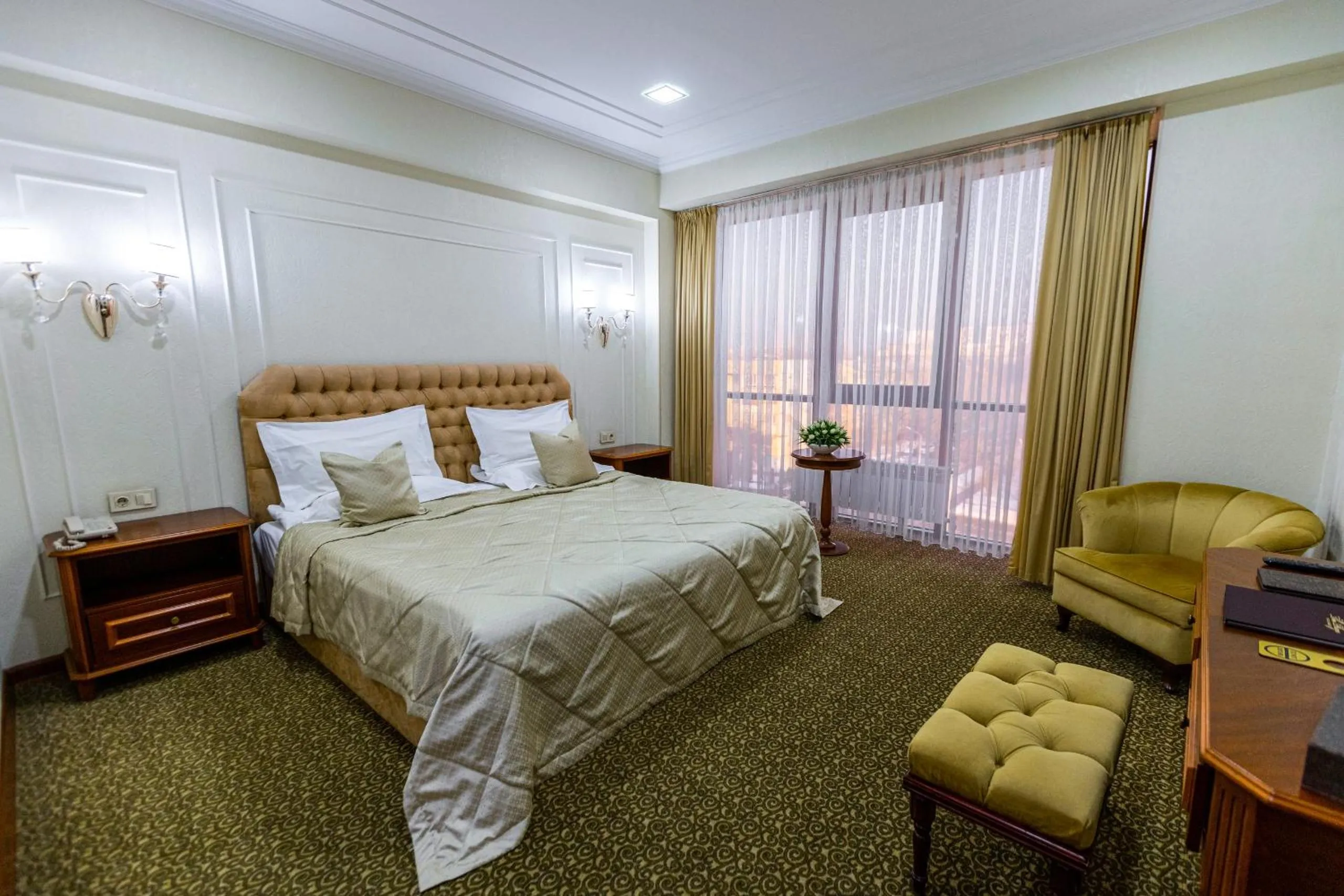 Photo of the whole room, Bed in Plaza Hotel Almaty