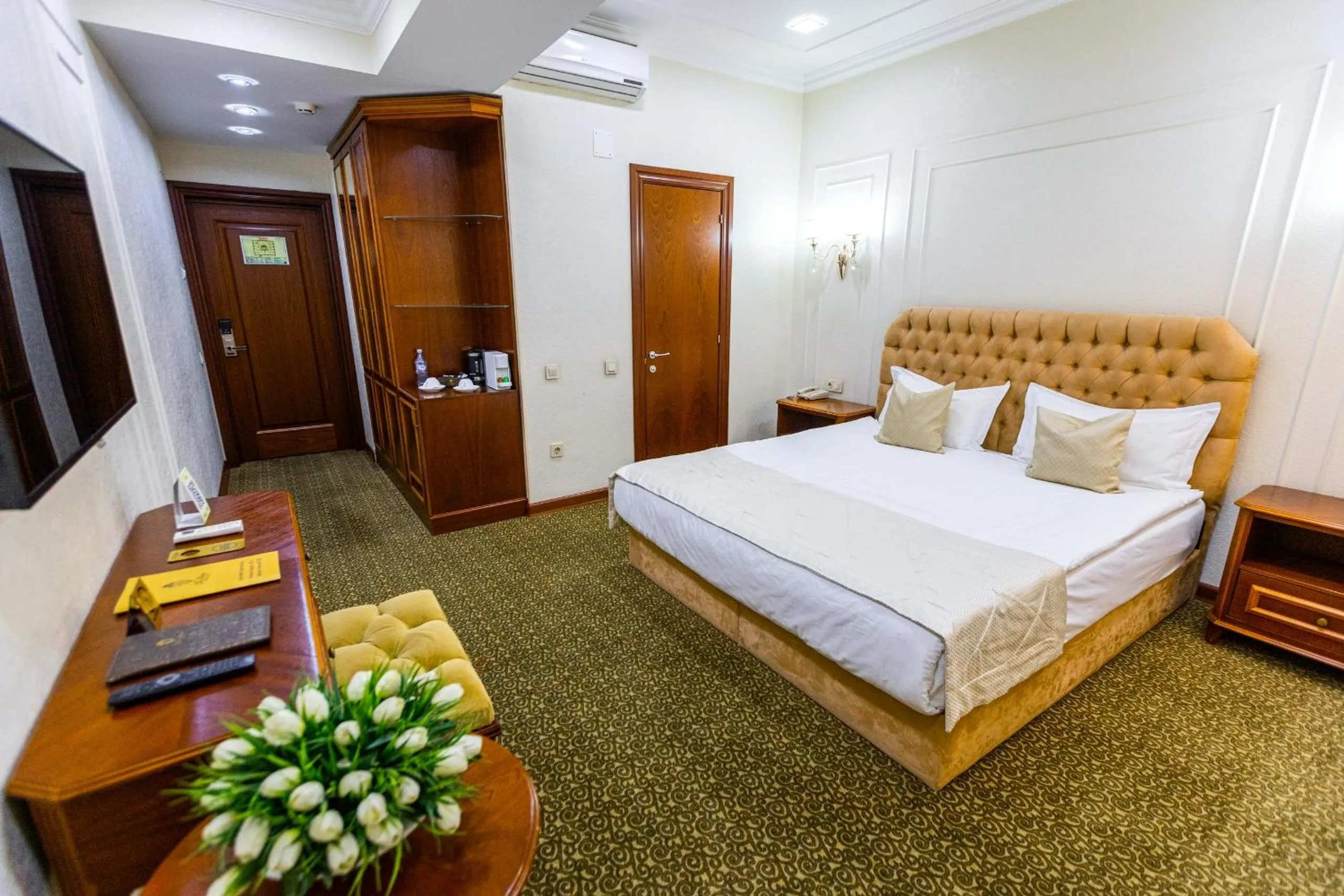 Photo of the whole room, Bed in Plaza Hotel Almaty