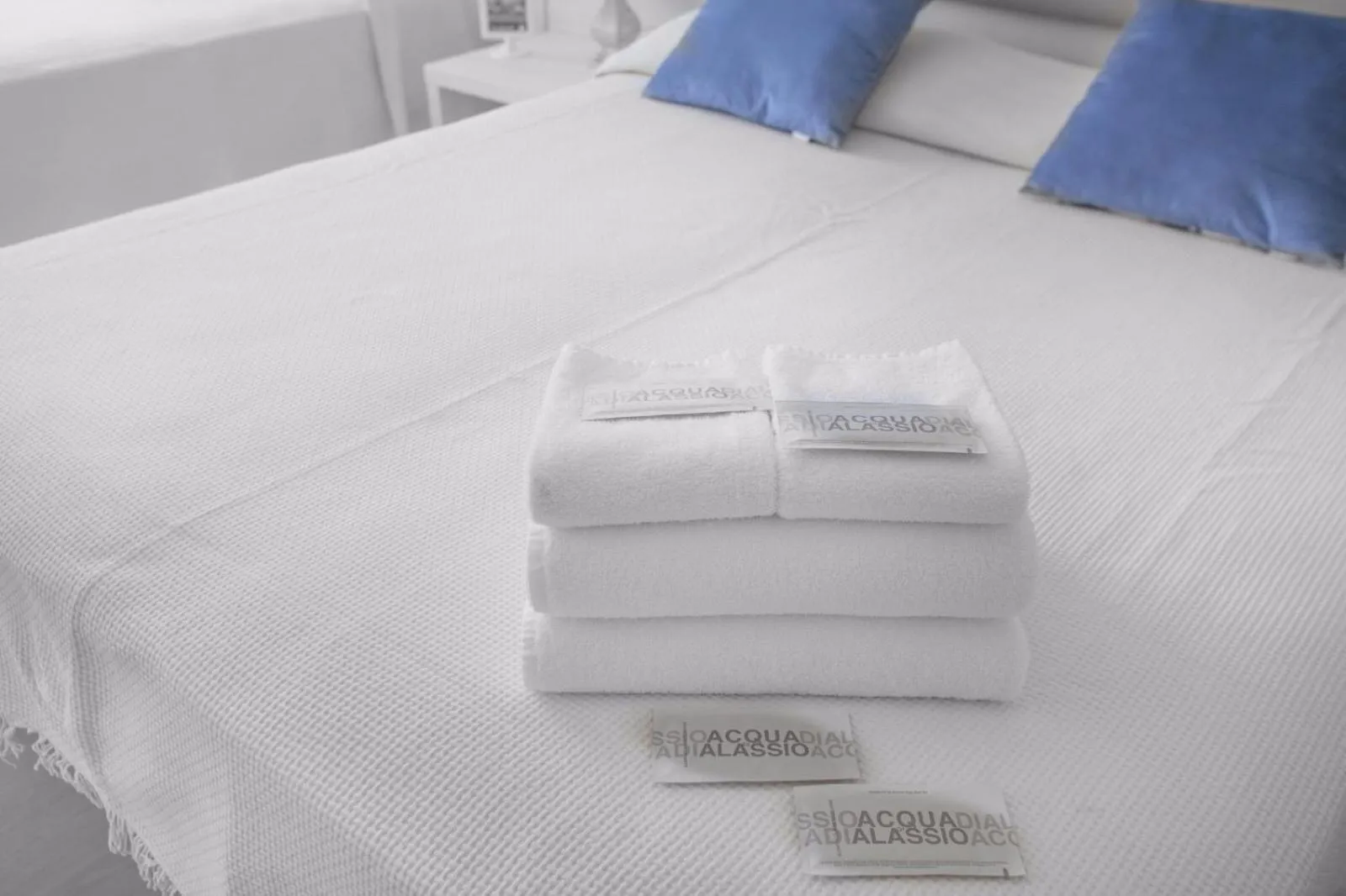 Decorative detail, Bed in Locanda Kon Tiki