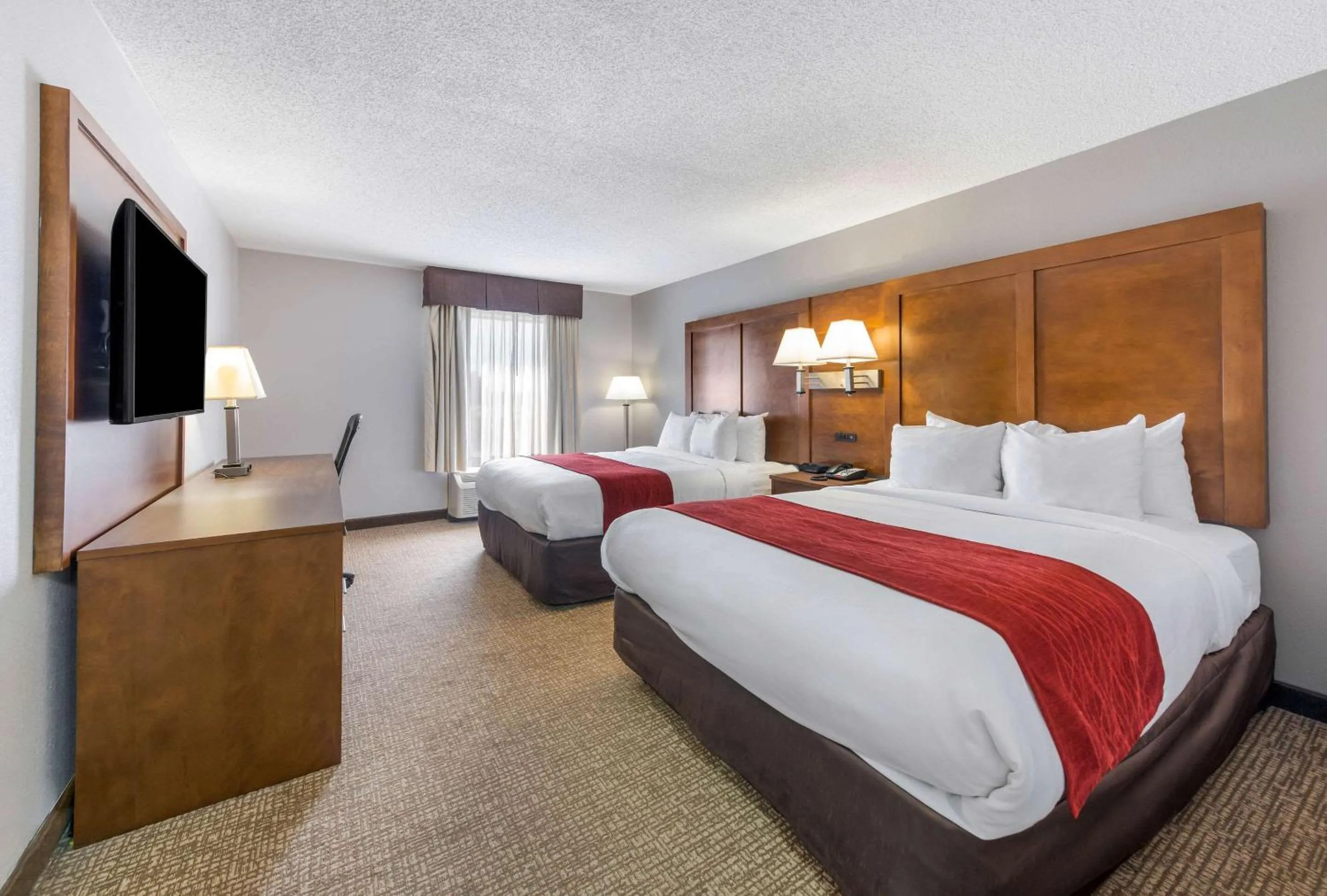 Photo of the whole room, Bed in Comfort Inn Grove City - Columbus South