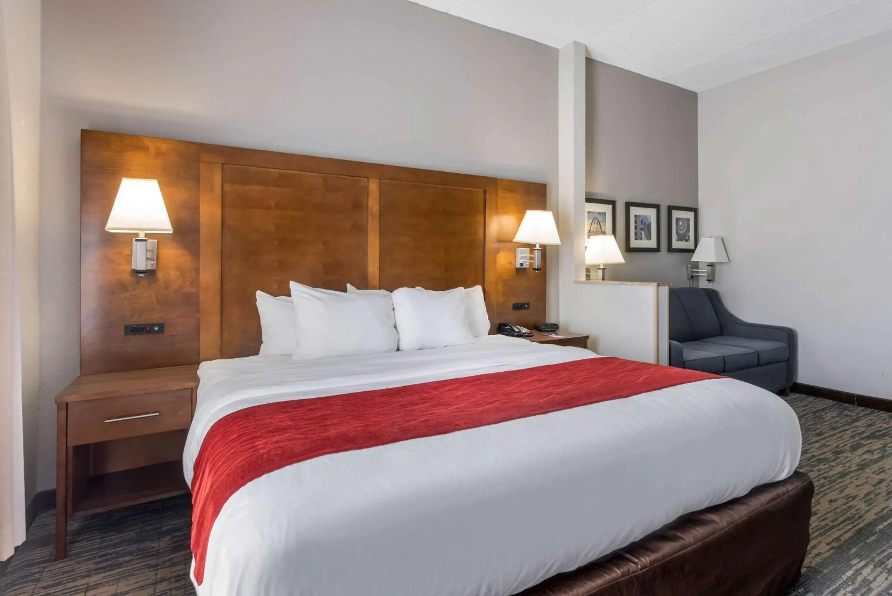 Photo of the whole room, Bed in Comfort Inn Grove City - Columbus South Photo of the whole room, Bed in Comfort Inn Grove City - Columbus South