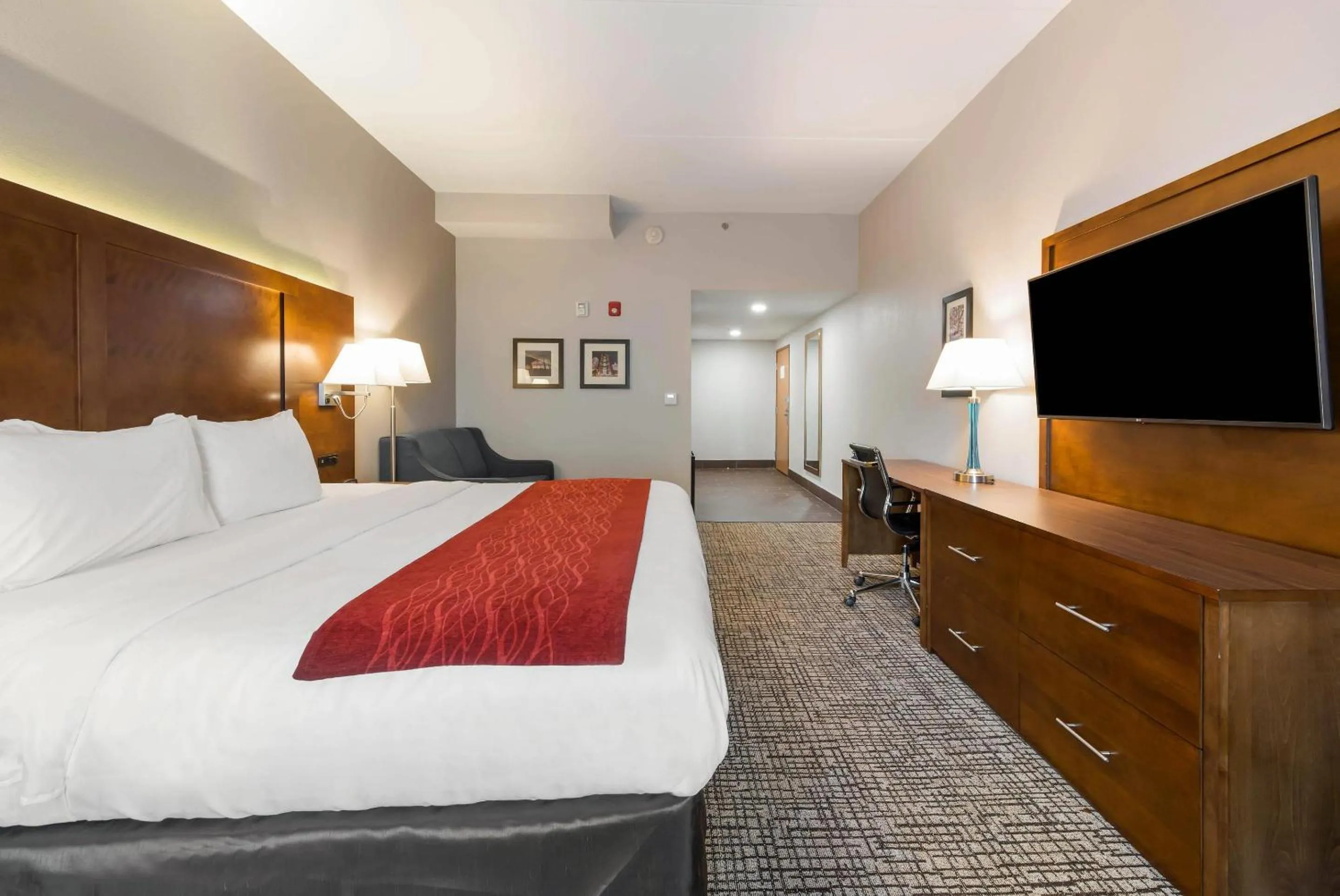 Bedroom, Bed in Comfort Inn Grove City - Columbus South