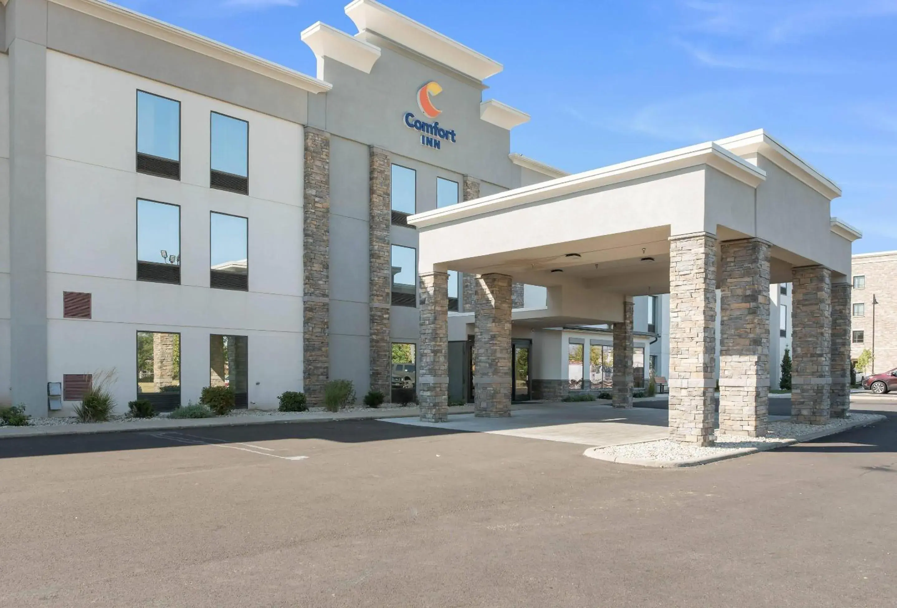 Property building in Comfort Inn Grove City - Columbus South Property building in Comfort Inn Grove City - Columbus South
