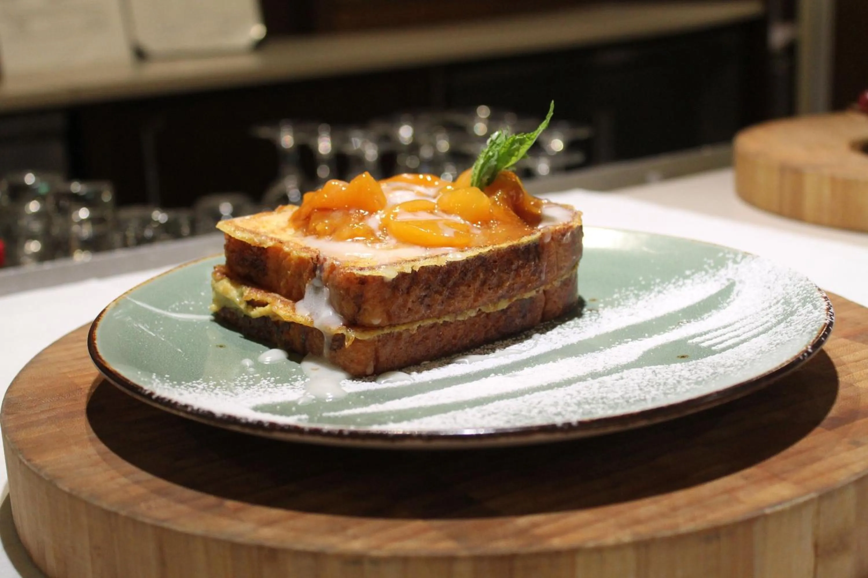 Lounge or bar in Delta Hotels by Marriott Philadelphia Airport