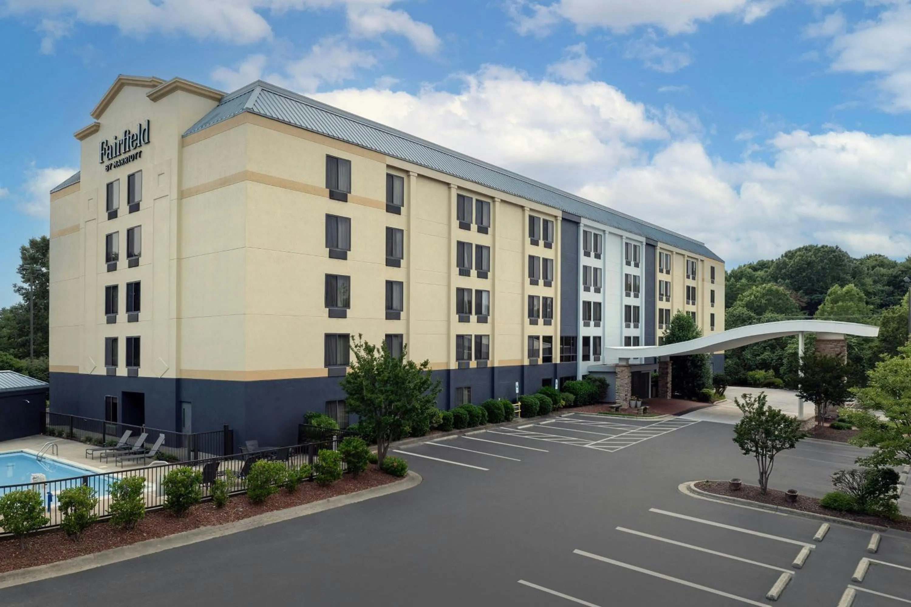 Property building in Fairfield Inn and Suites by Marriott Winston Salem/Hanes