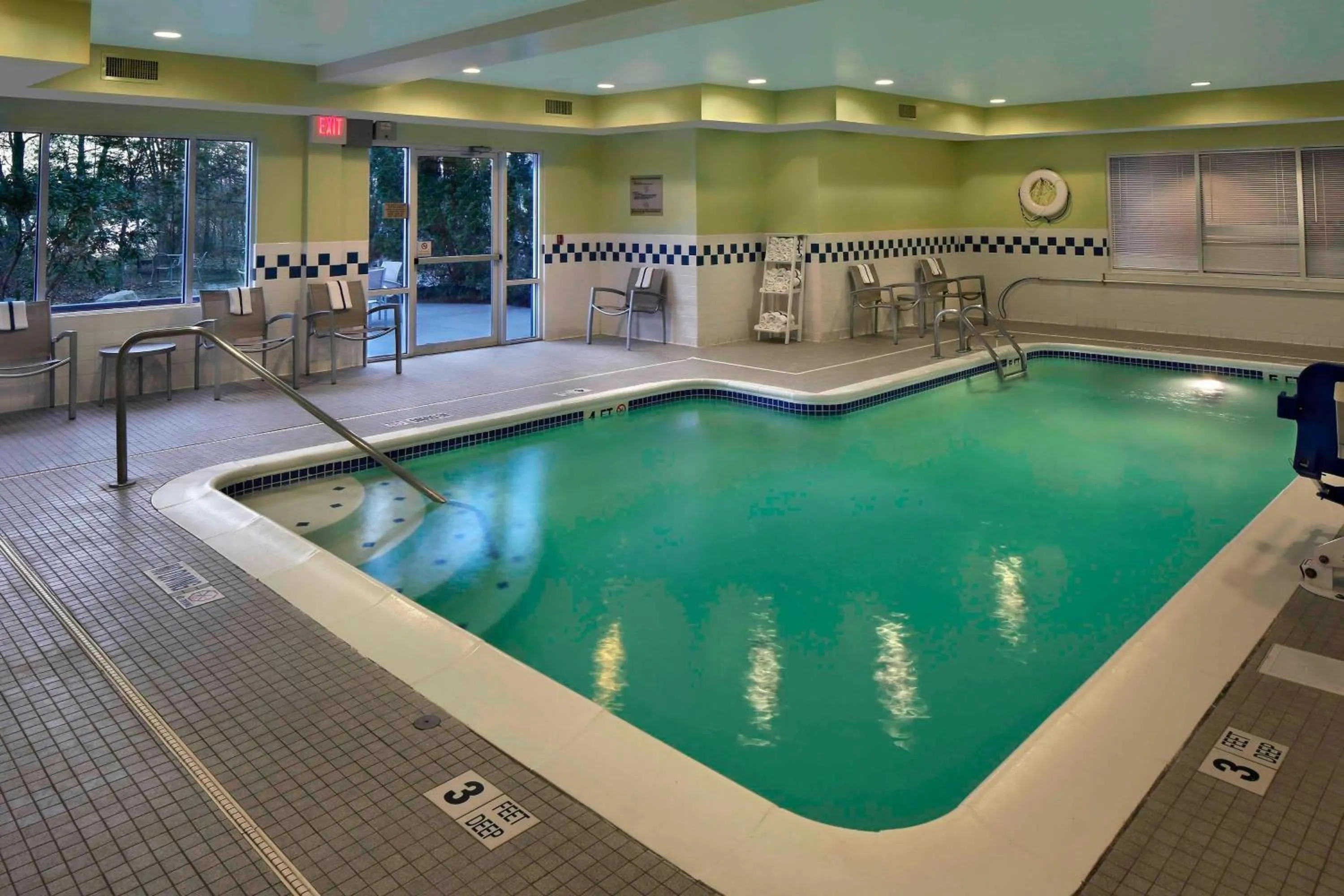 Swimming pool in SpringHill Suites by Marriott Waterford / Mystic