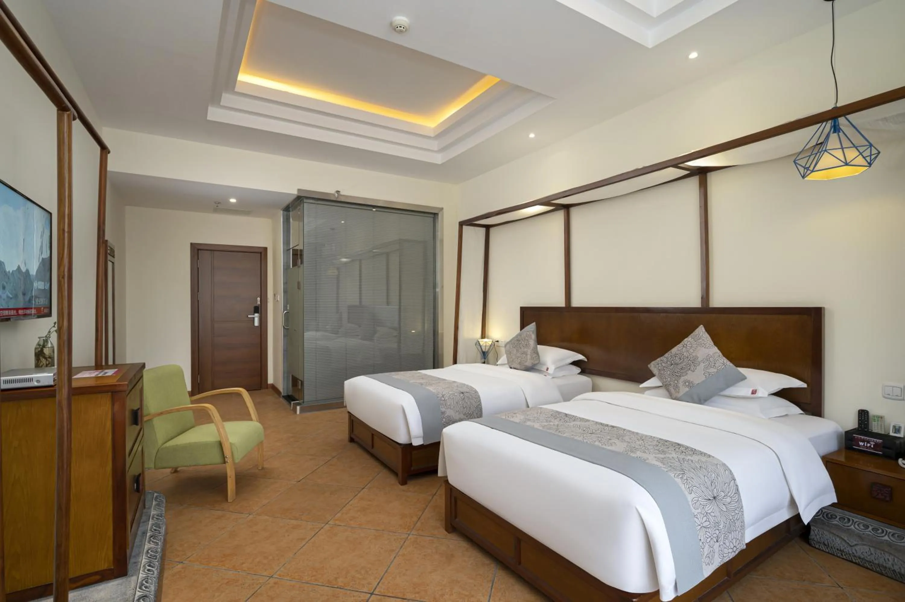 Photo of the whole room, Bed in Guilin Crystal Crescent Moon Hotel