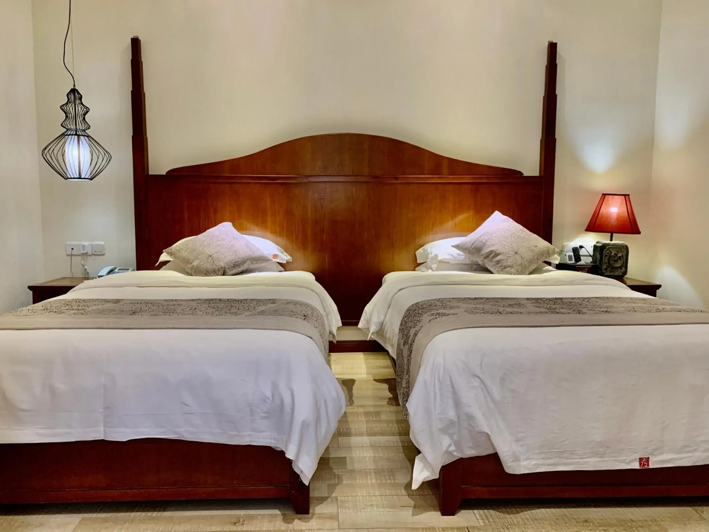 Standard Twin Room in Guilin Crystal Crescent Moon Hotel Standard Twin Room in Guilin Crystal Crescent Moon Hotel