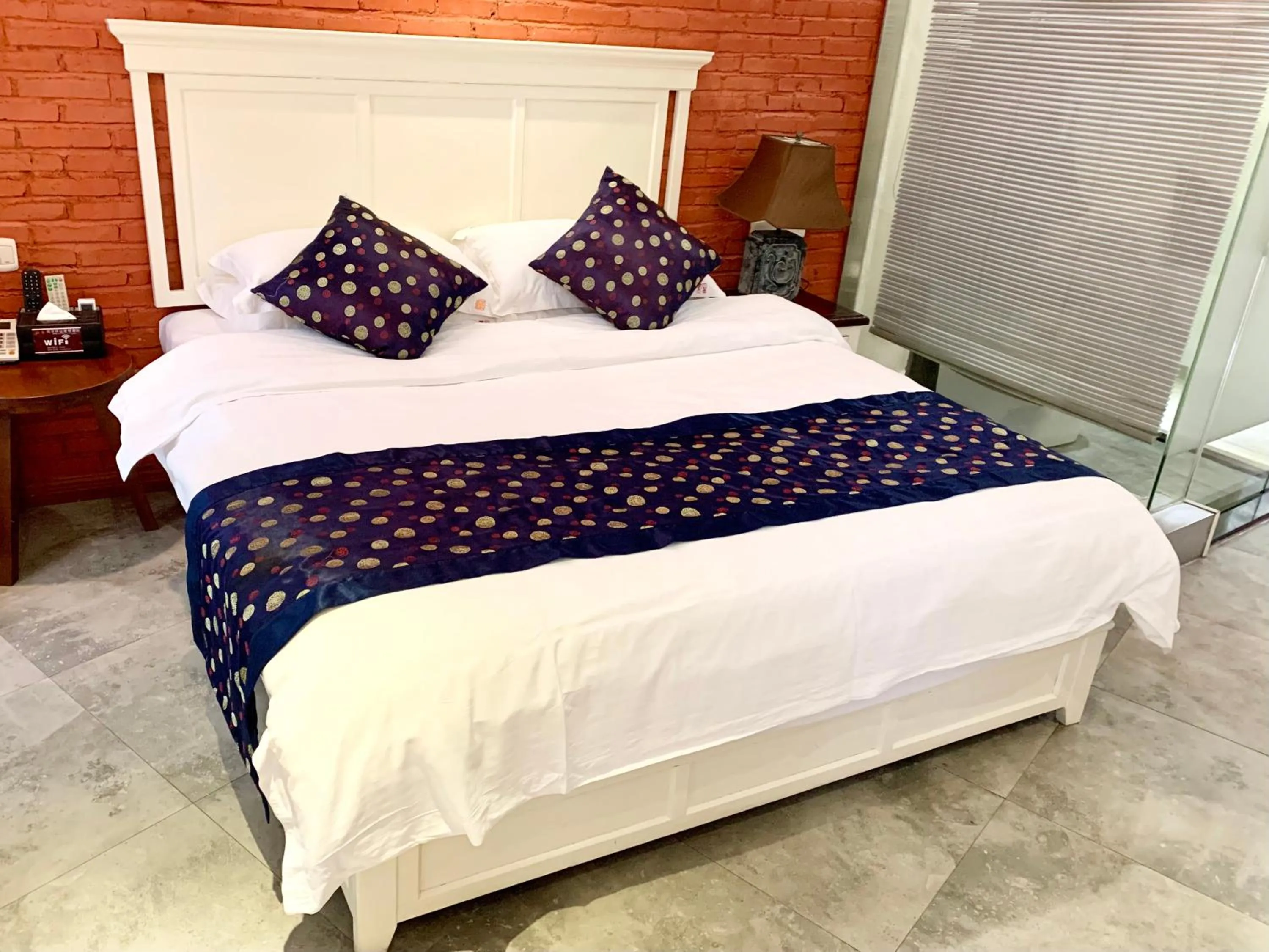 Bed in Guilin Crystal Crescent Moon Hotel