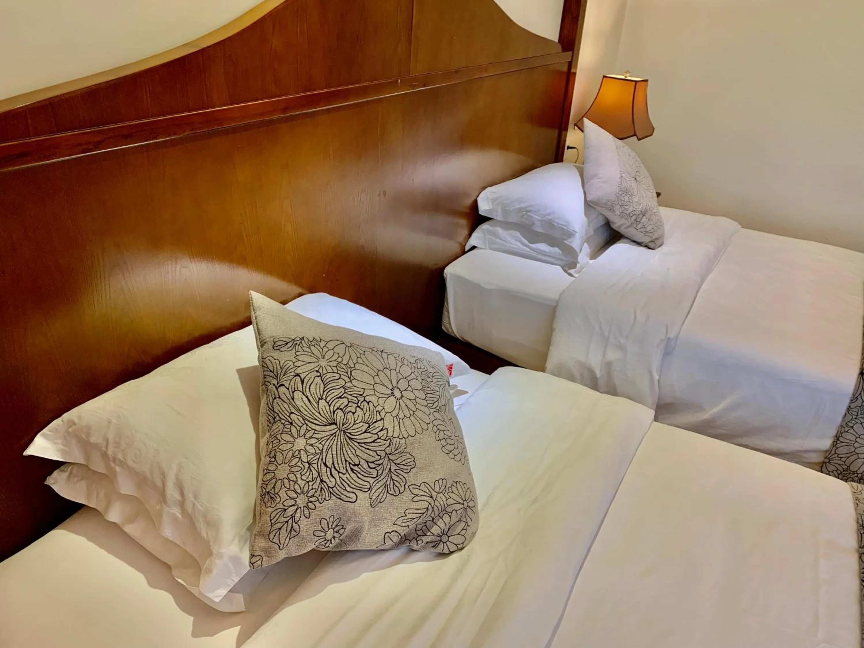 Bed in Guilin Crystal Crescent Moon Hotel